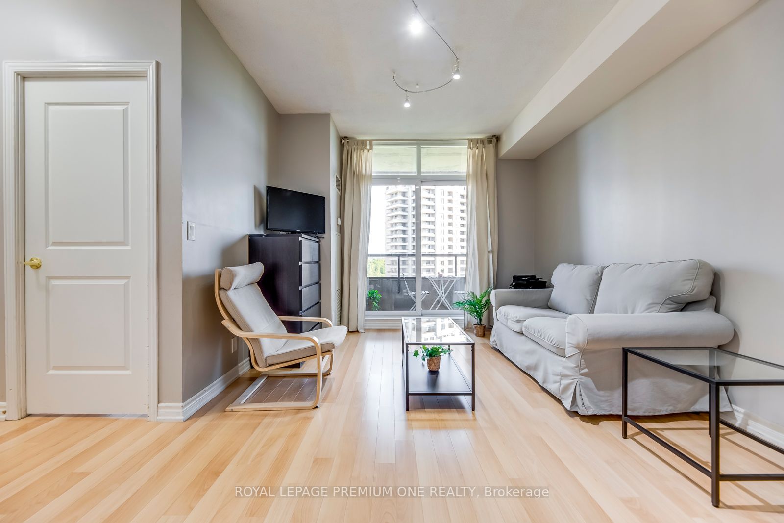 9225 jane Street, #806