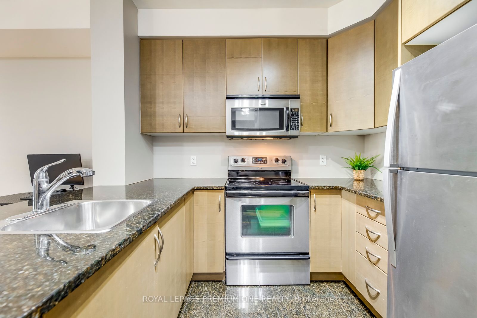9225 jane Street, #806