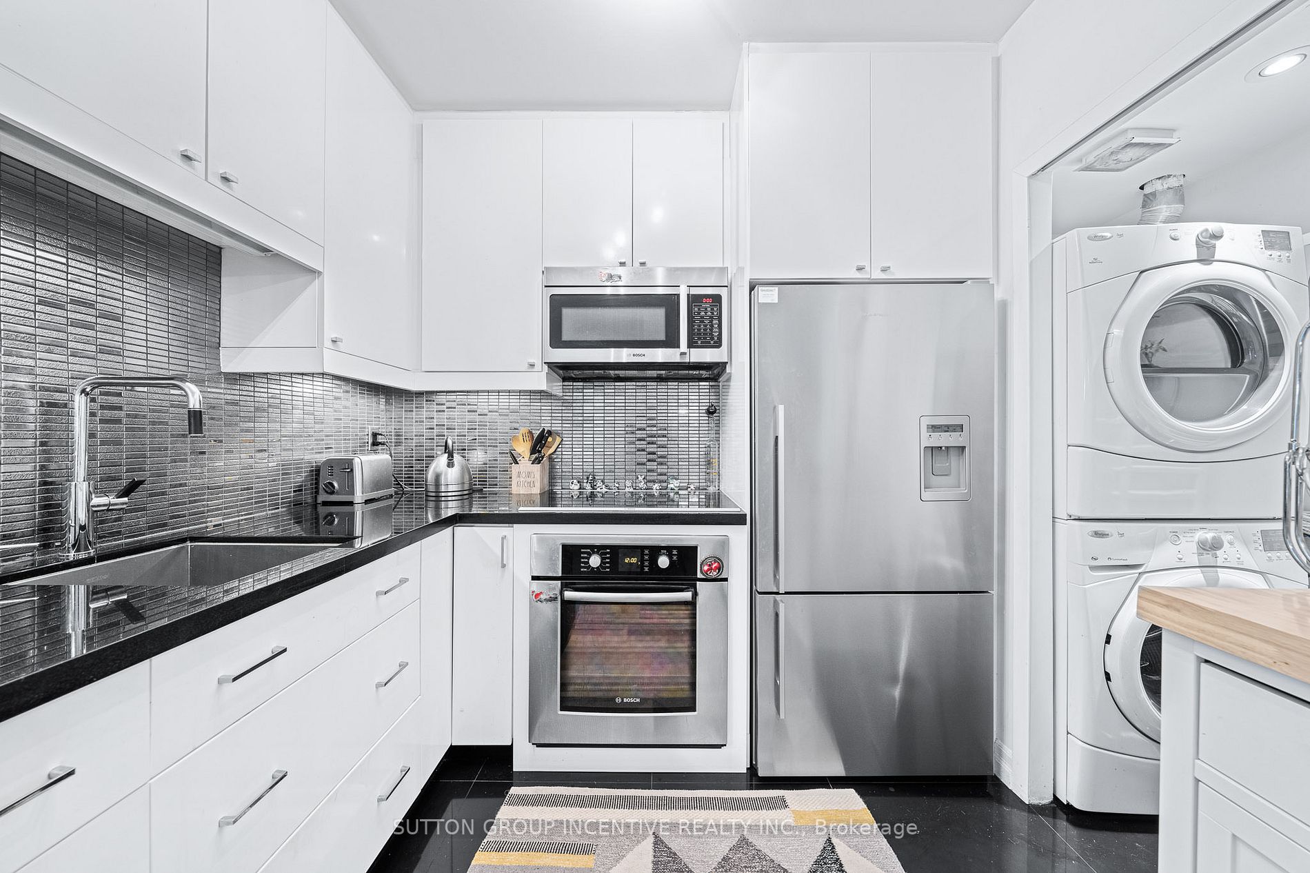 7378 Yonge Street, #210