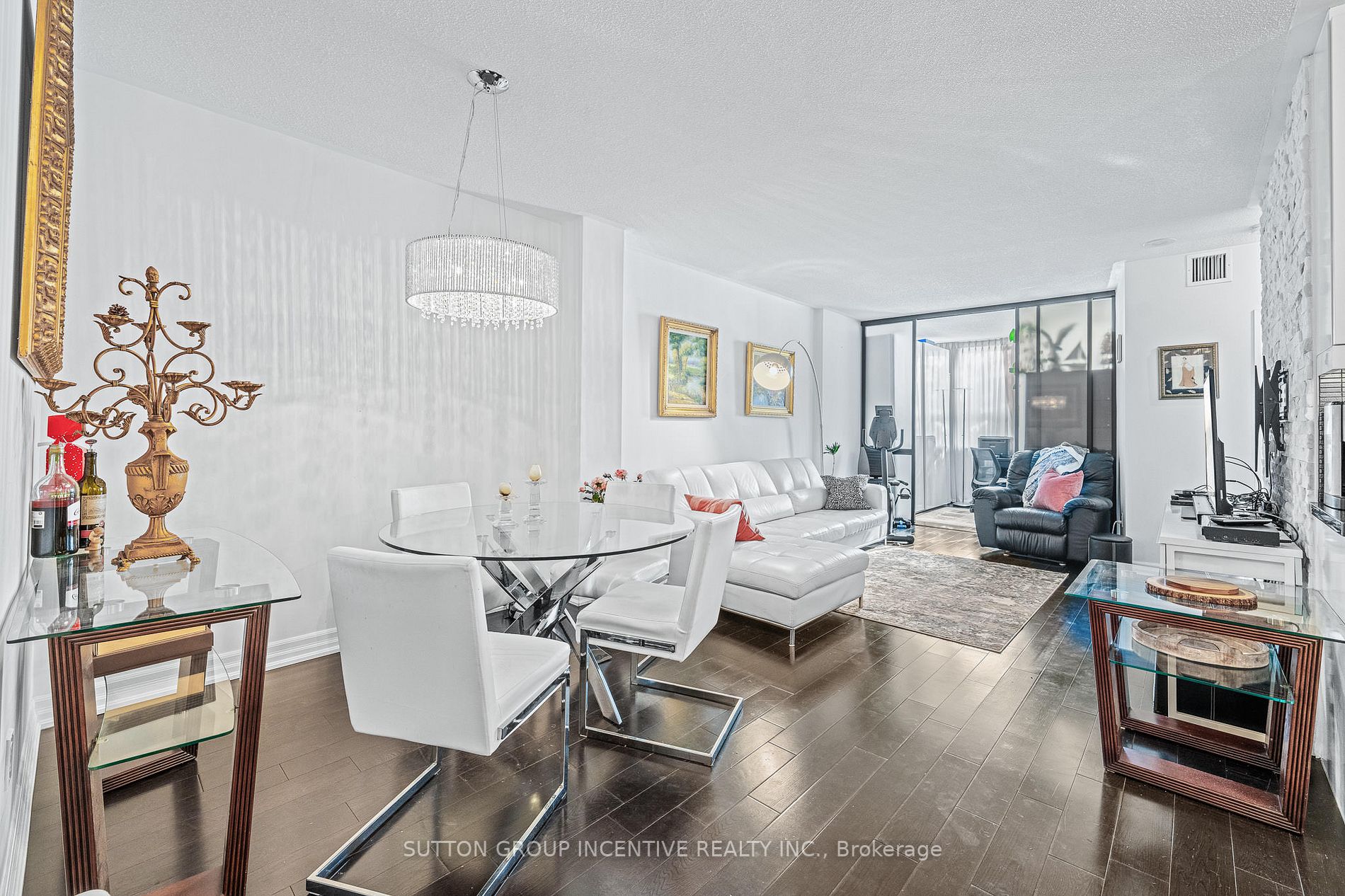 7378 Yonge Street, #210