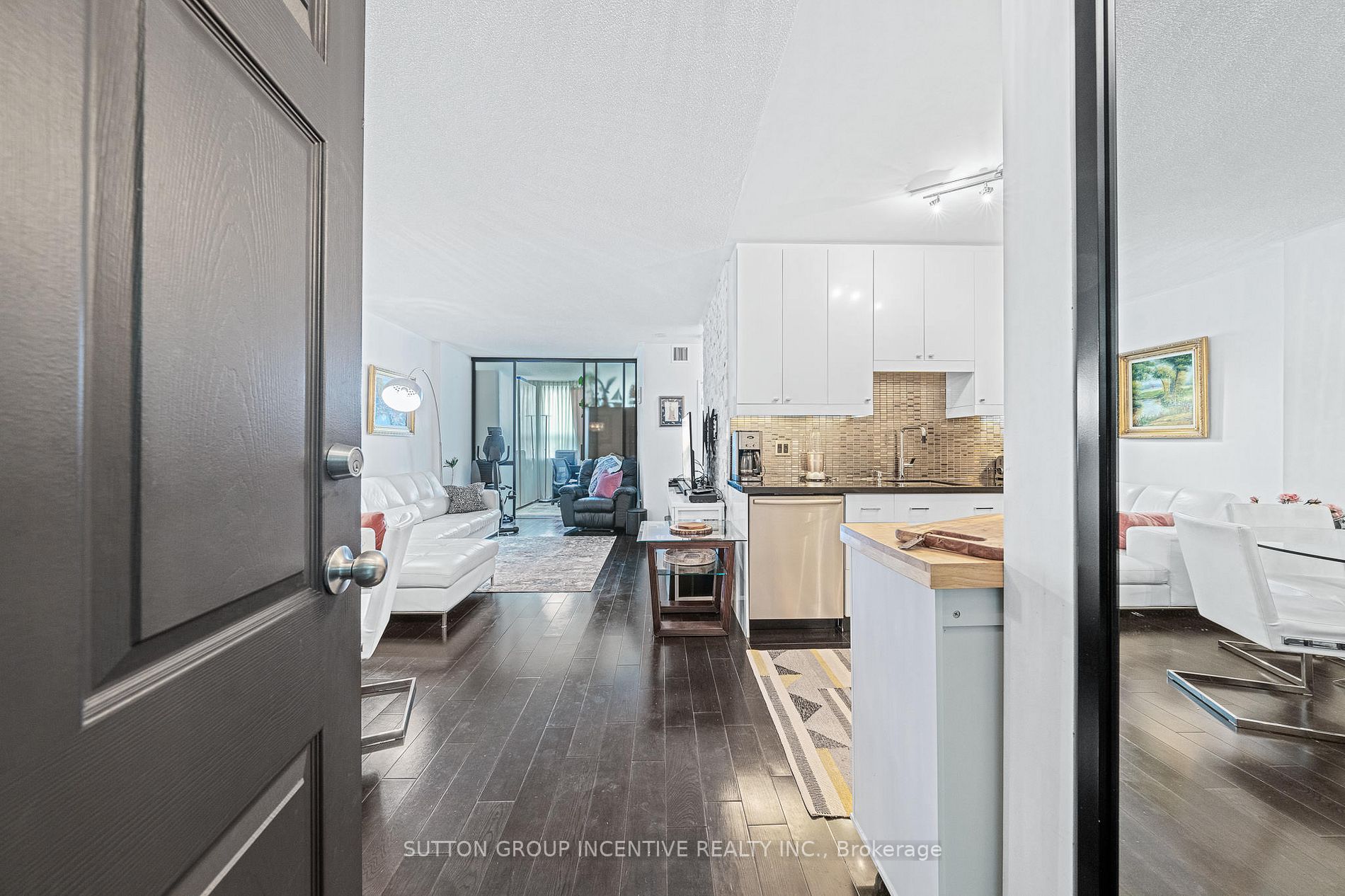 7378 Yonge Street, #210