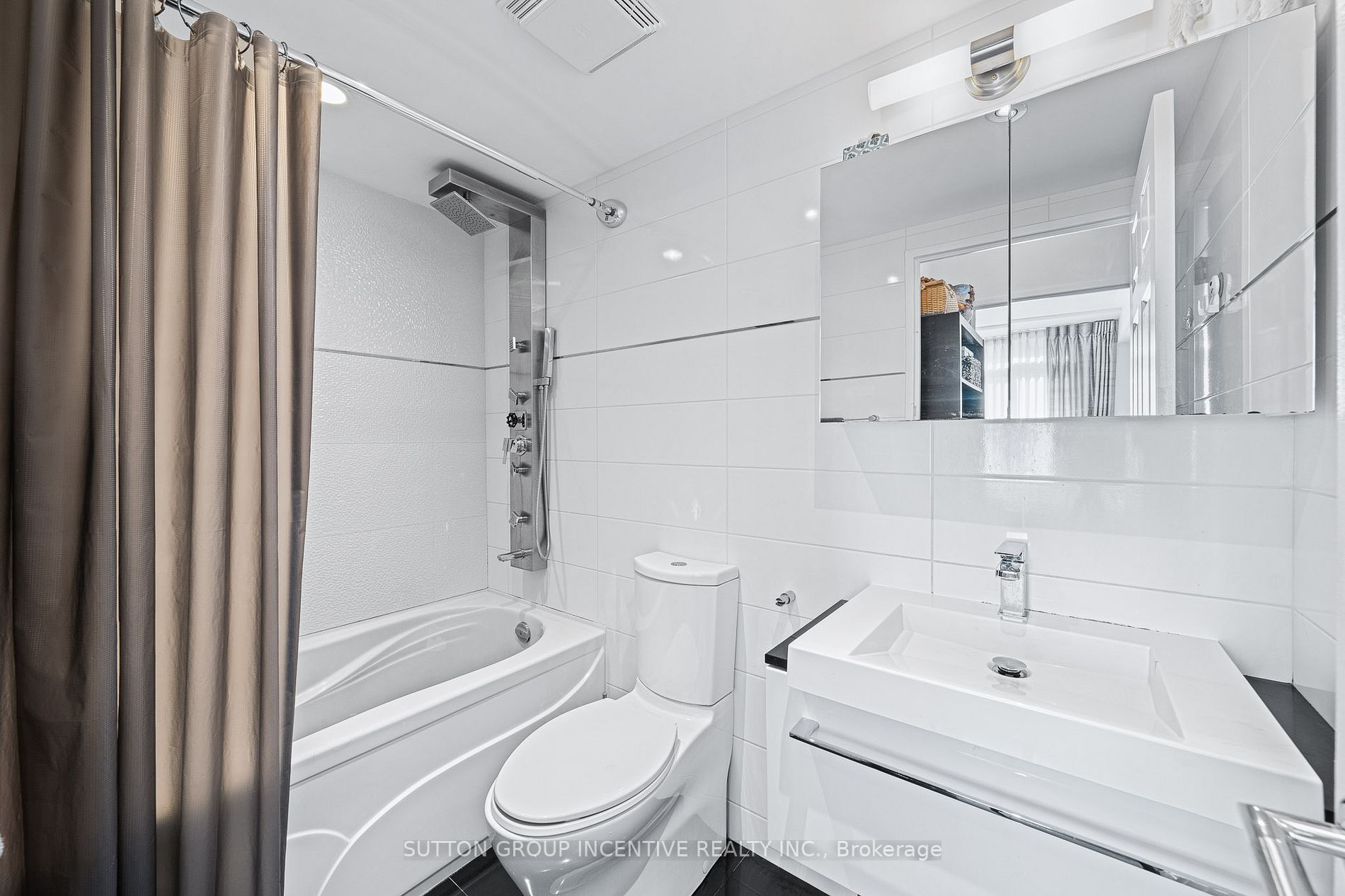 7378 Yonge Street, #210