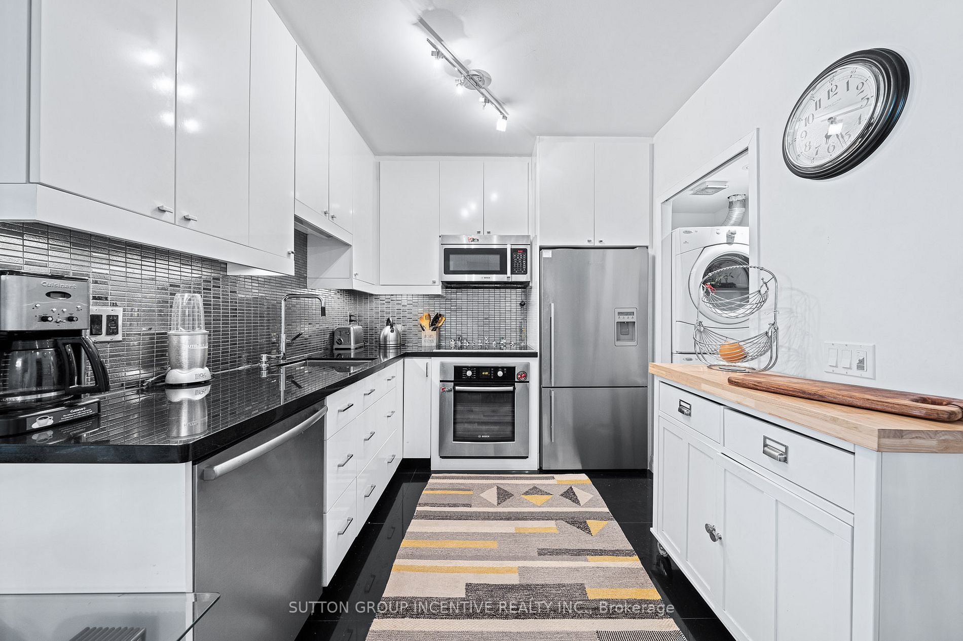 7378 Yonge Street, #210