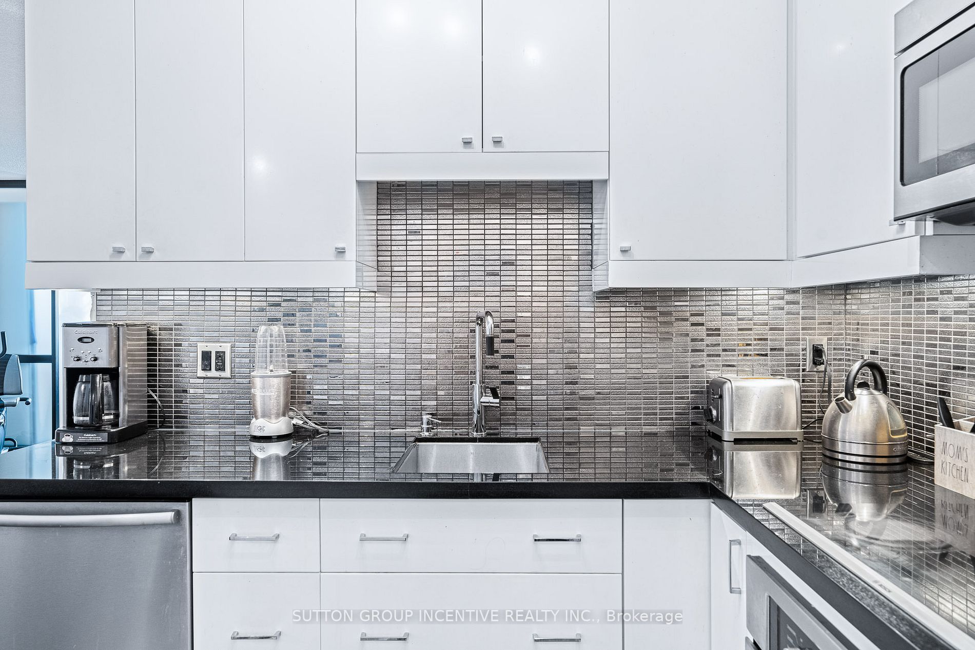 7378 Yonge Street, #210