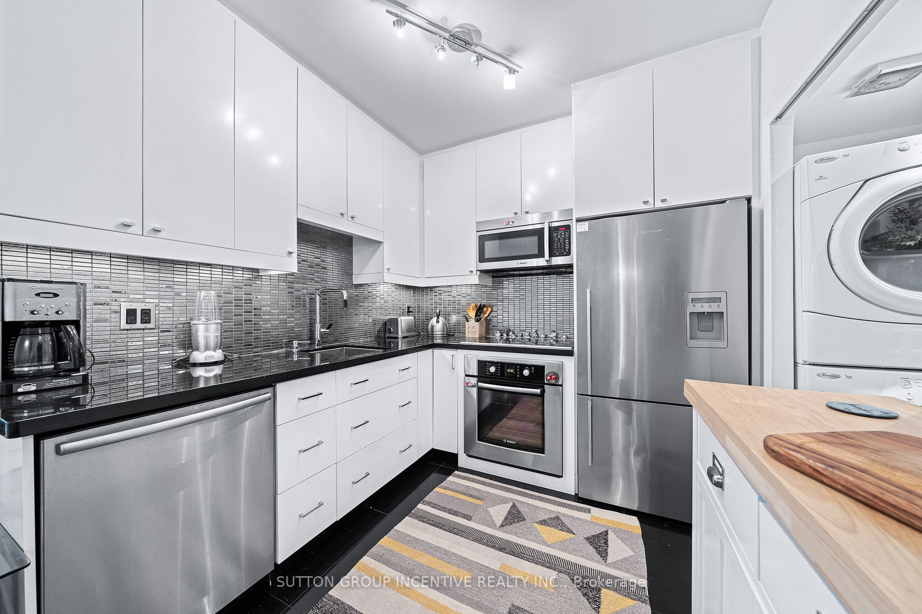 7378 Yonge Street, #210