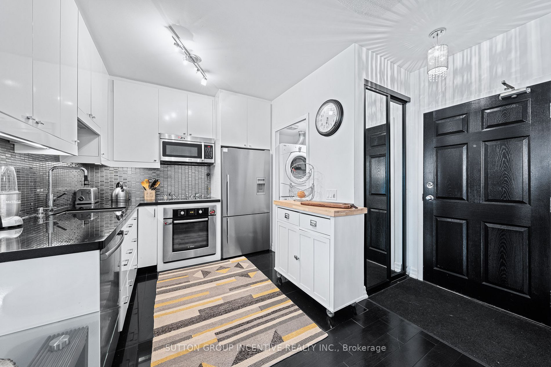 7378 Yonge Street, #210