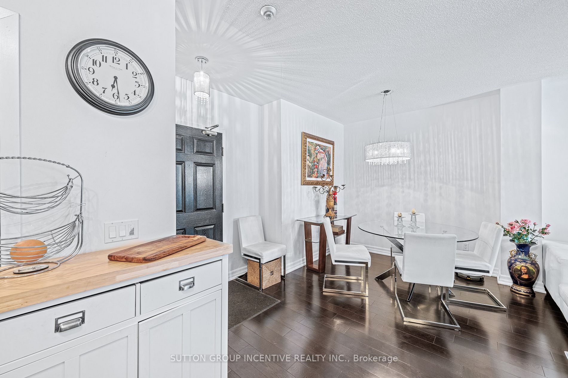 7378 Yonge Street, #210