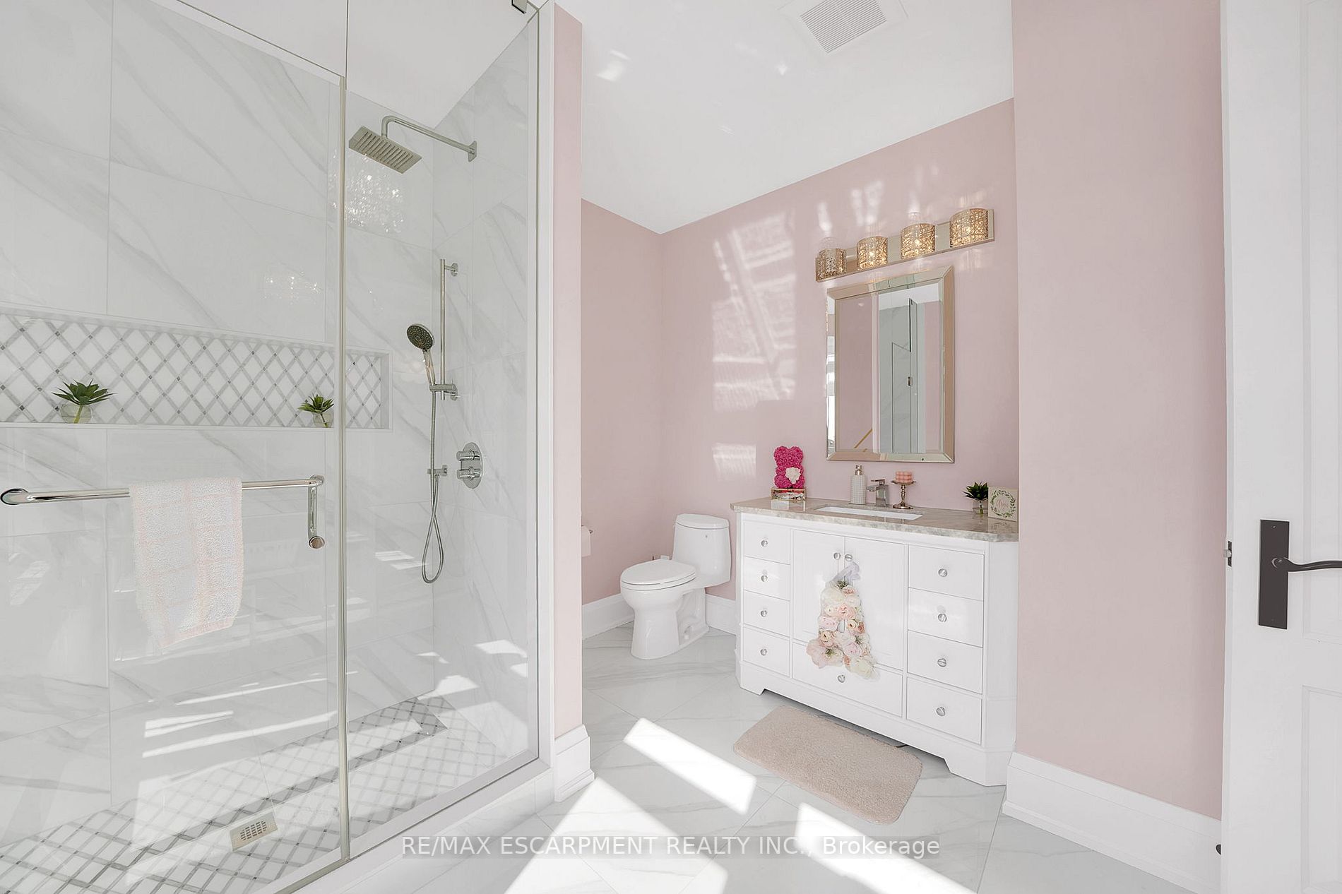 9737 Bathurst St