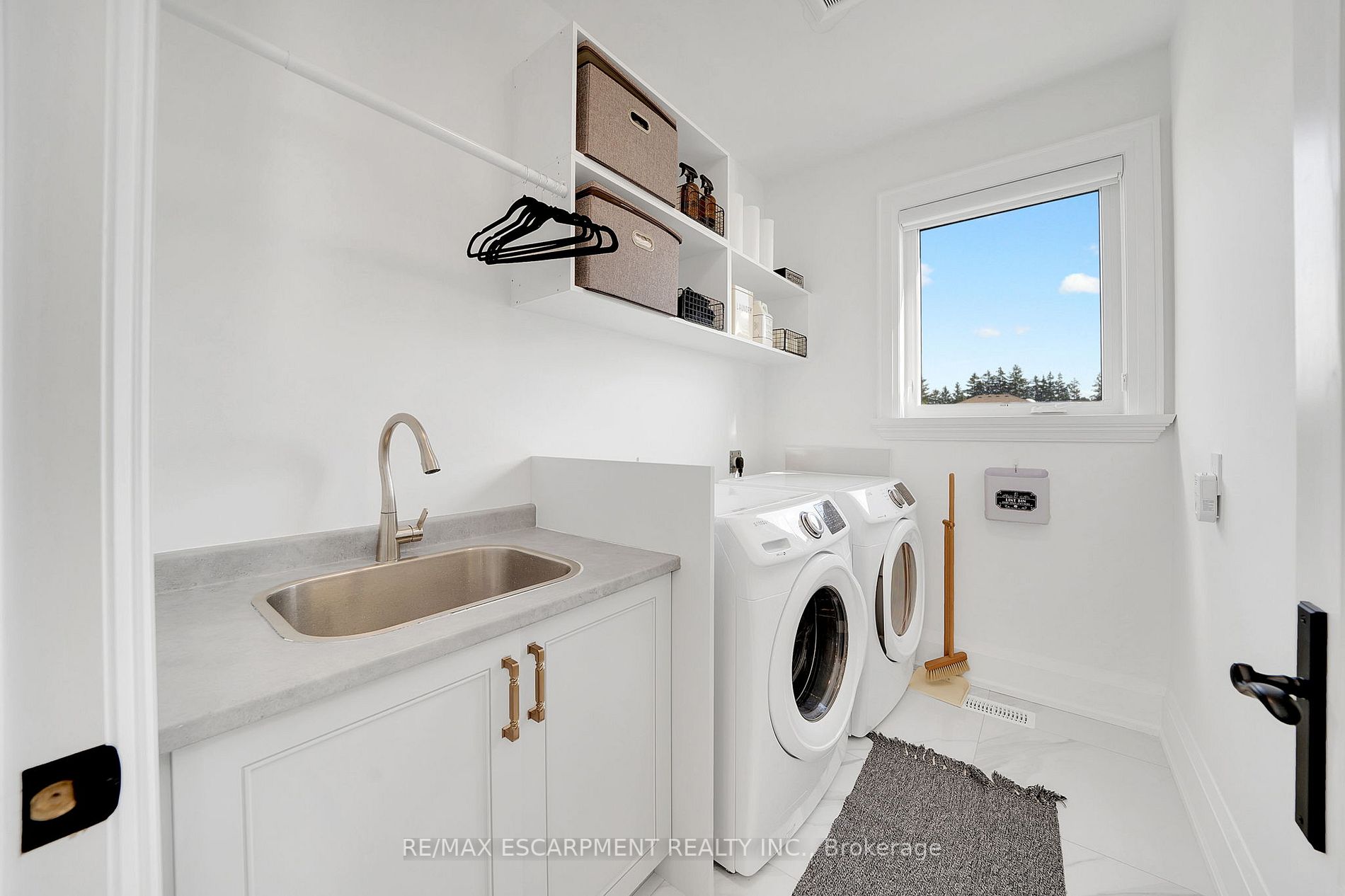 9737 Bathurst St