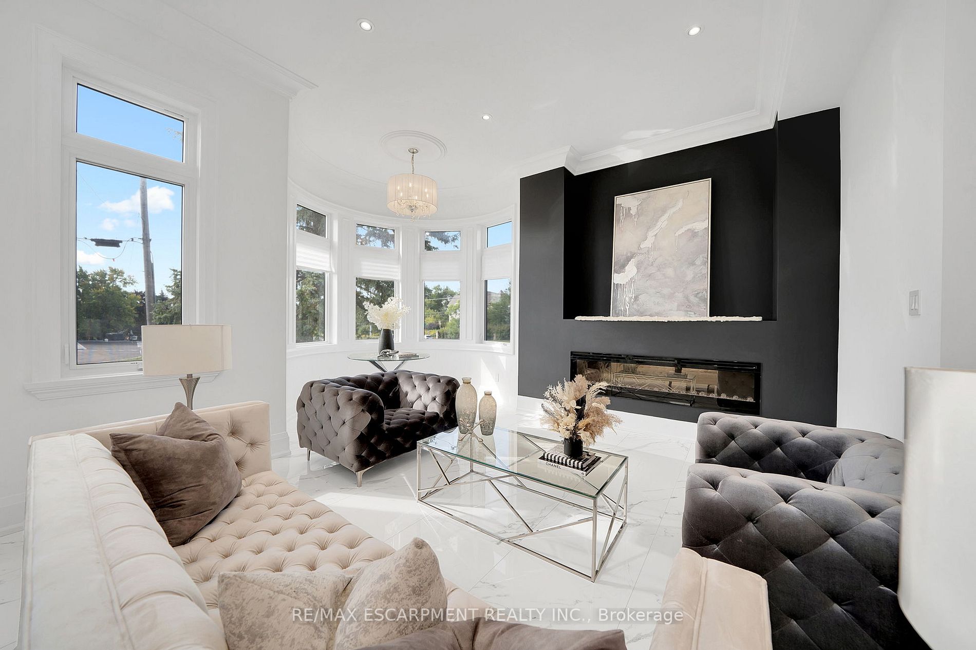 9737 Bathurst St