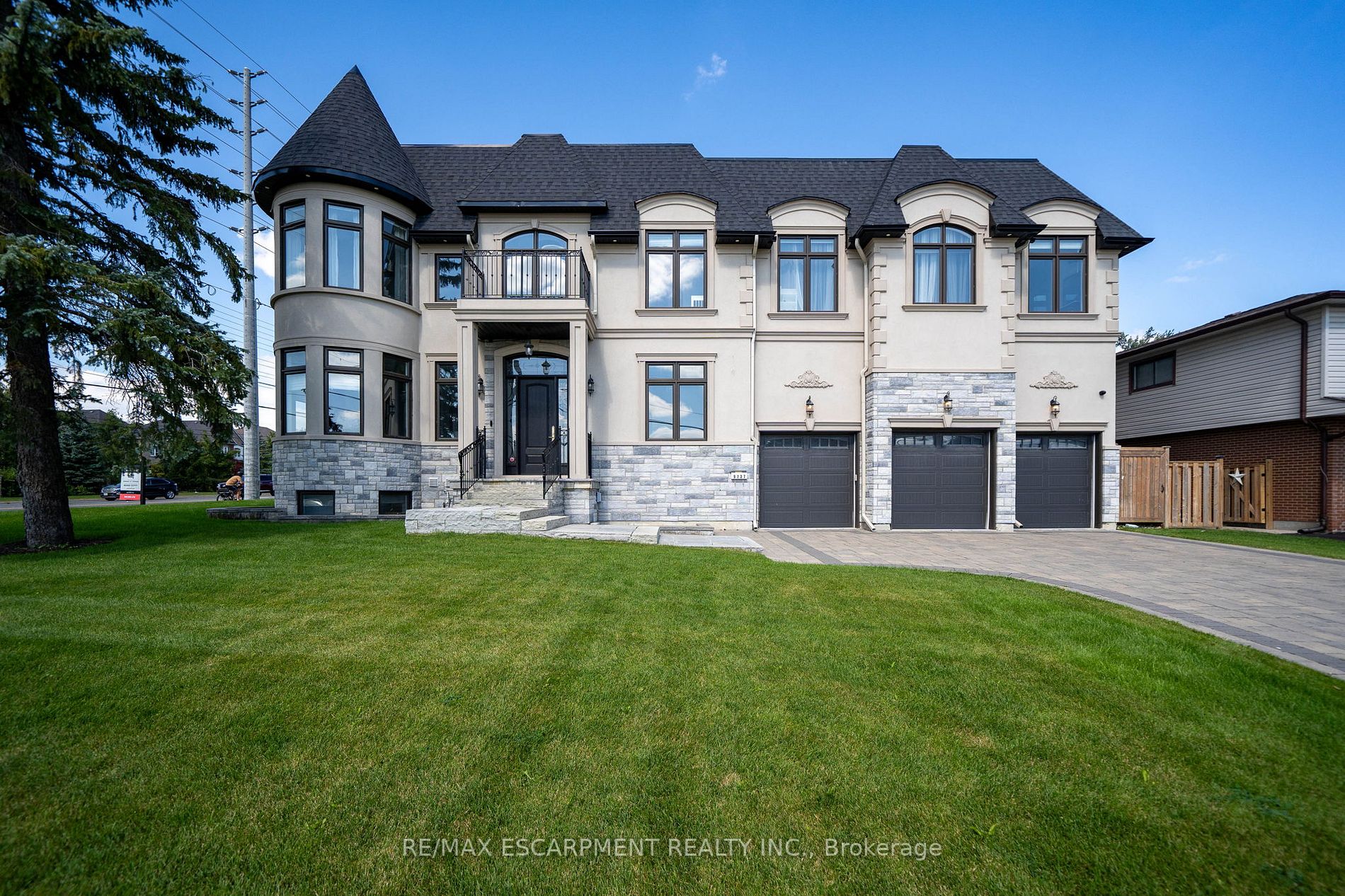 9737 Bathurst St