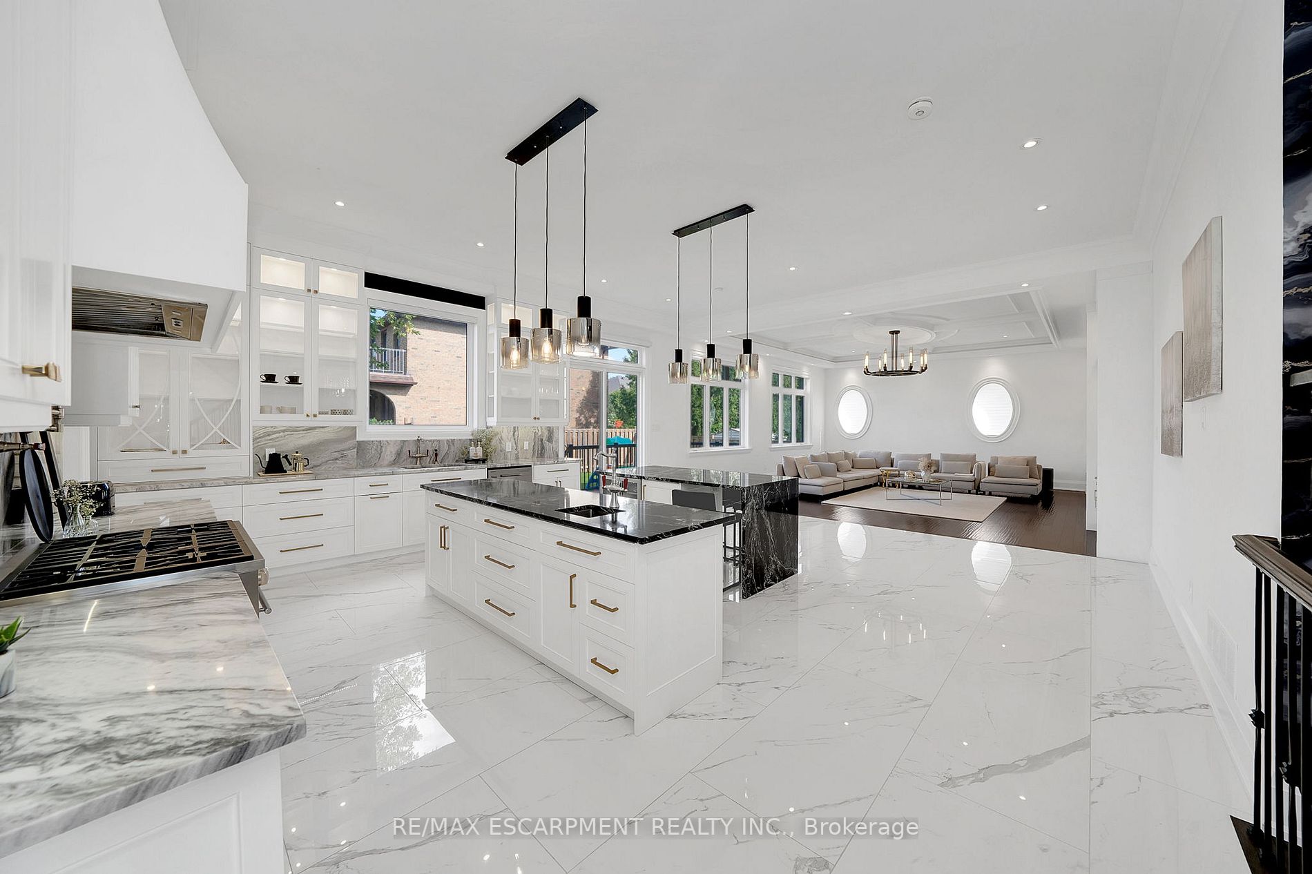 9737 Bathurst St