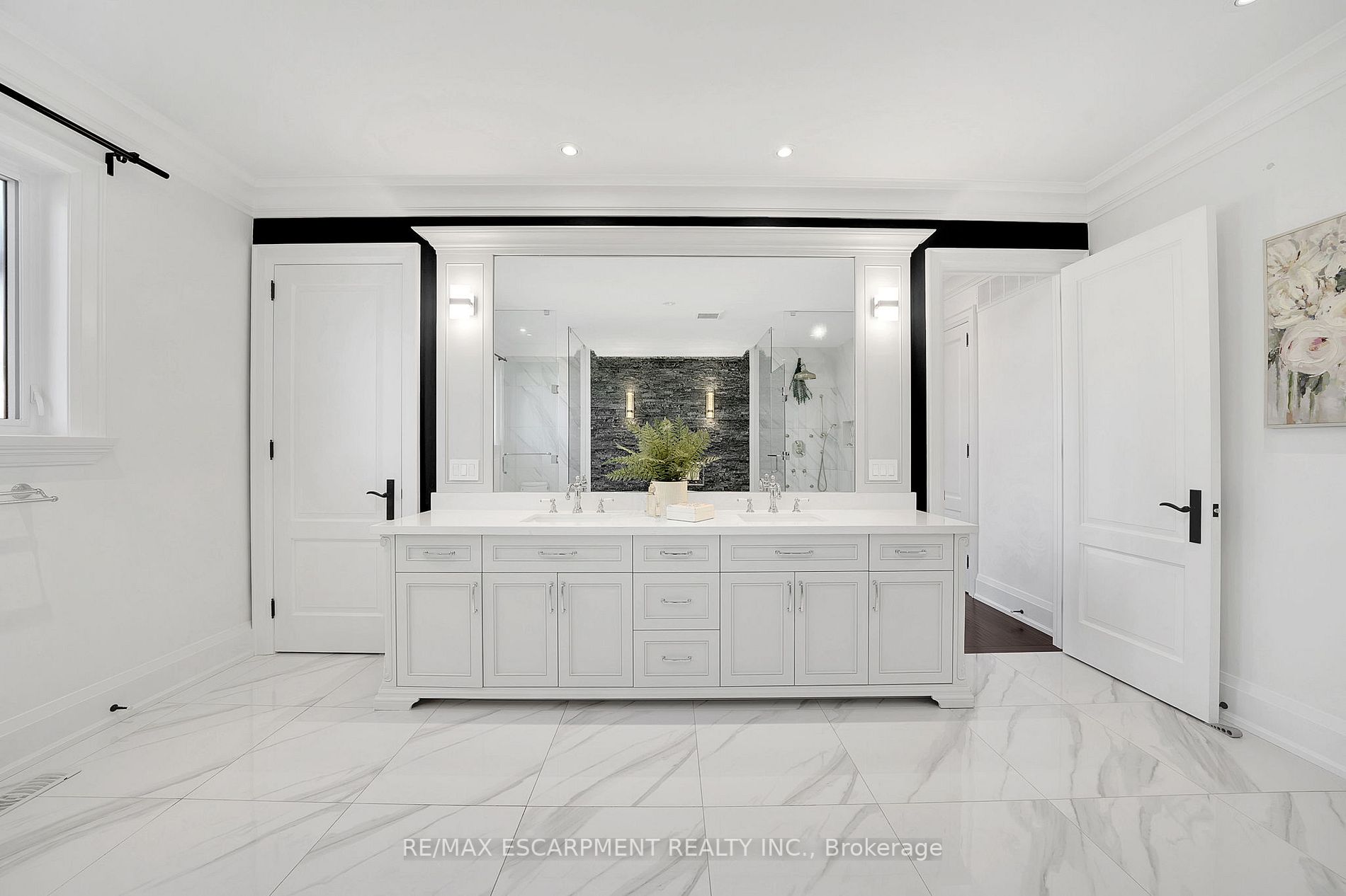 9737 Bathurst St