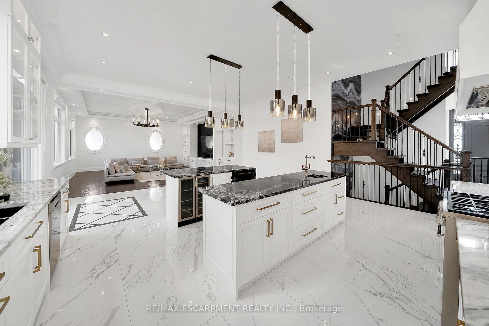 9737 Bathurst St