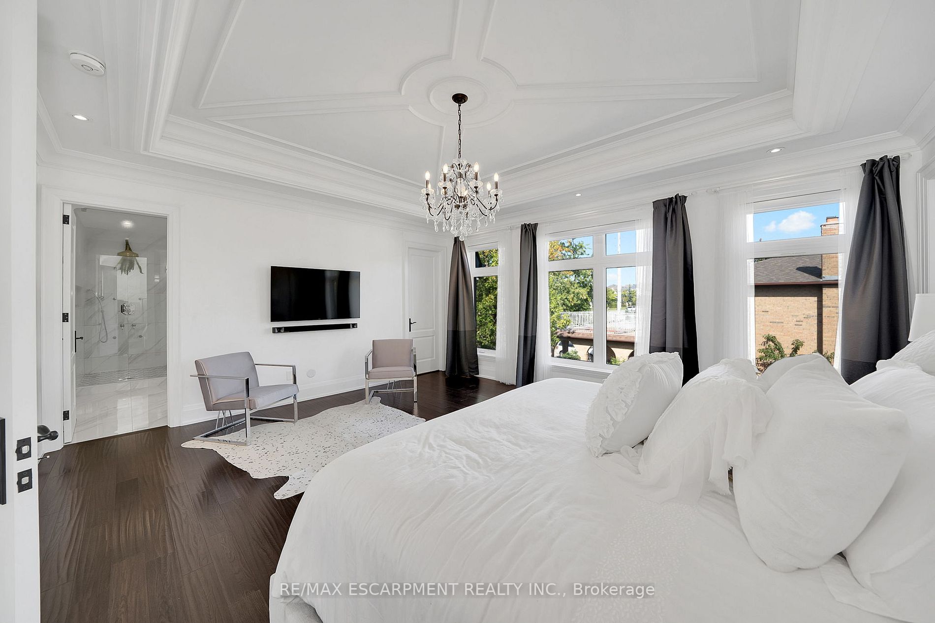 9737 Bathurst St