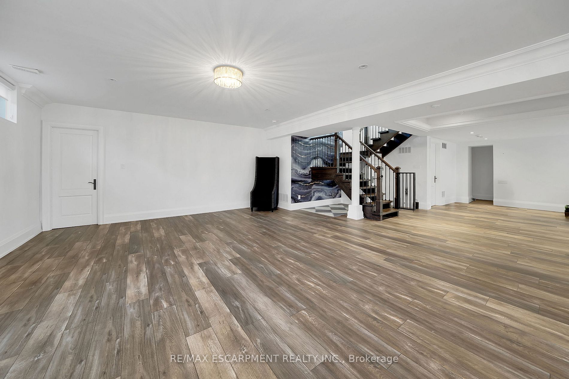 9737 Bathurst St