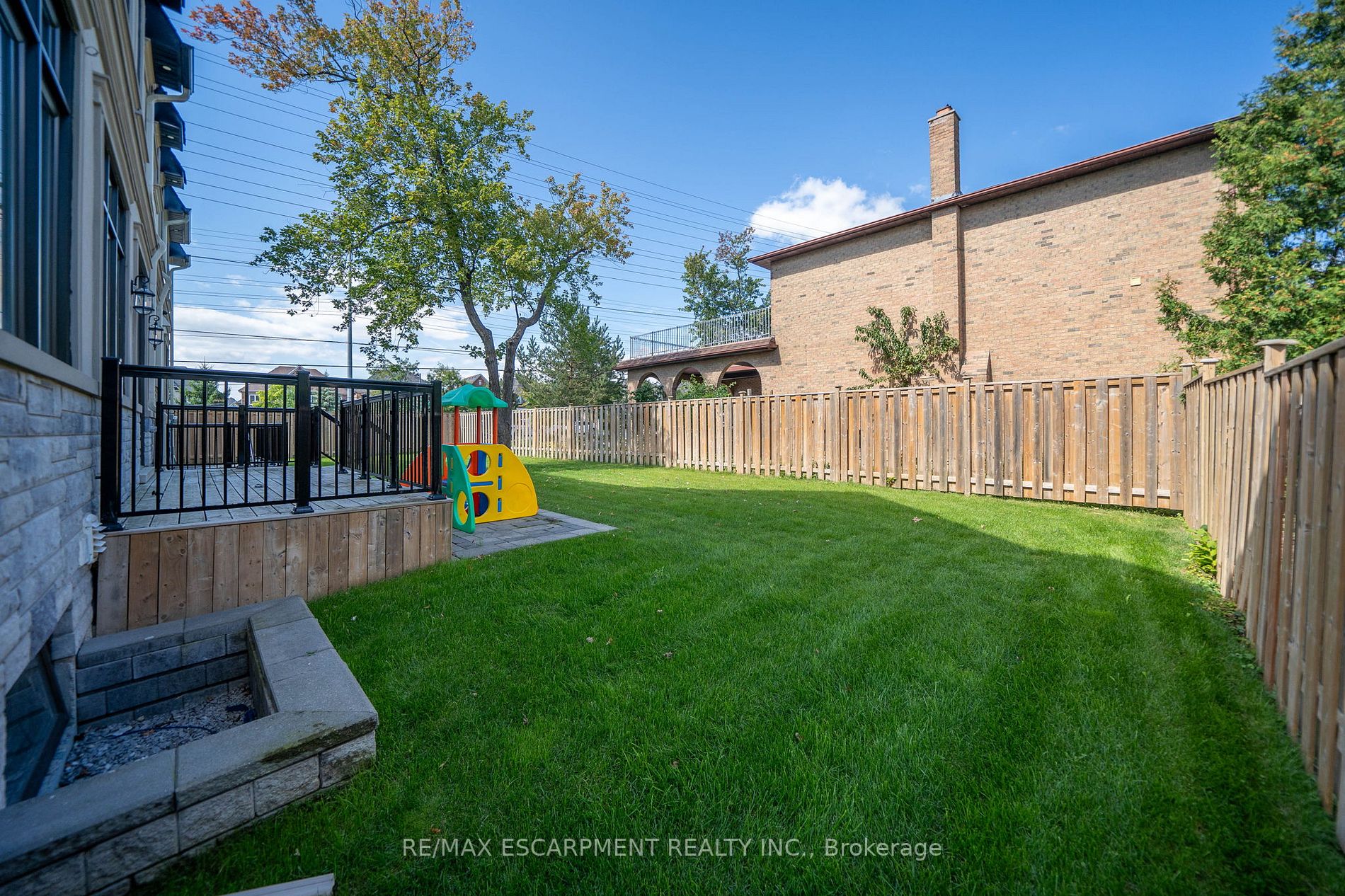9737 Bathurst St