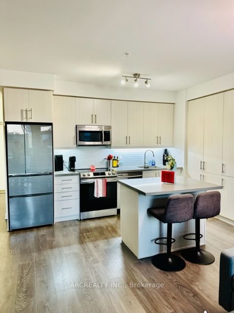 75 Oneida Cres W, #201
