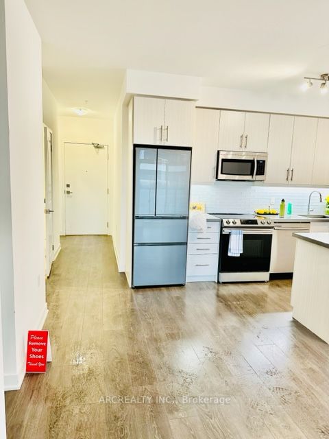 75 Oneida Cres W, #201