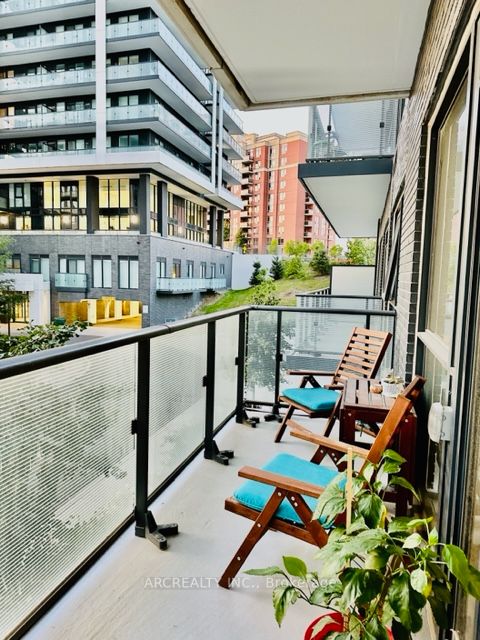 75 Oneida Cres W, #201