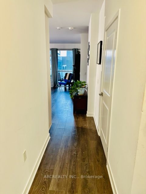 75 Oneida Cres W, #201