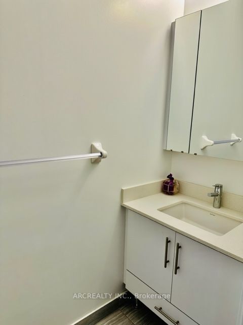 75 Oneida Cres W, #201