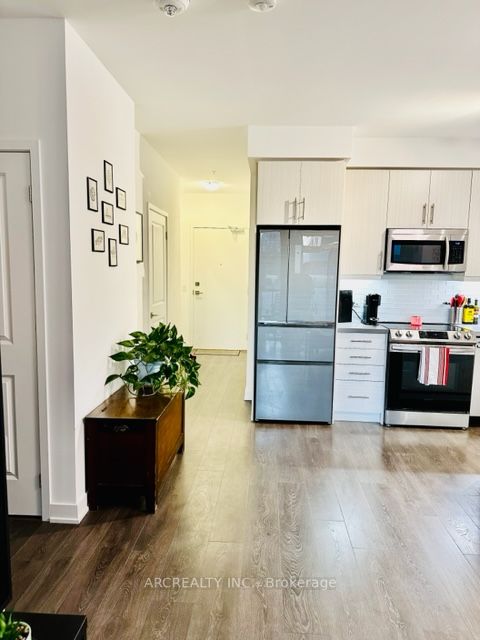 75 Oneida Cres W, #201