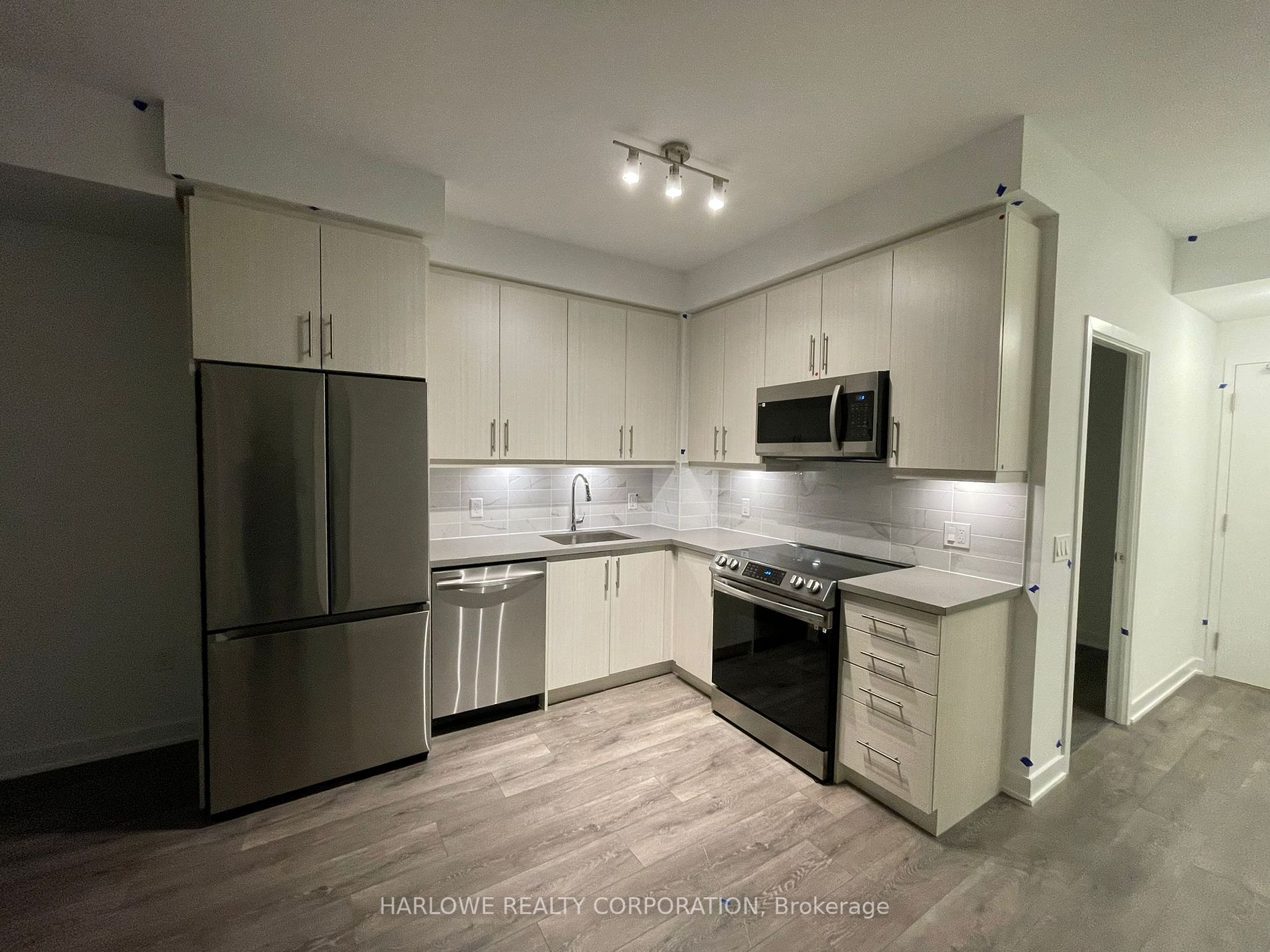 105 Oneida Cres, #1811