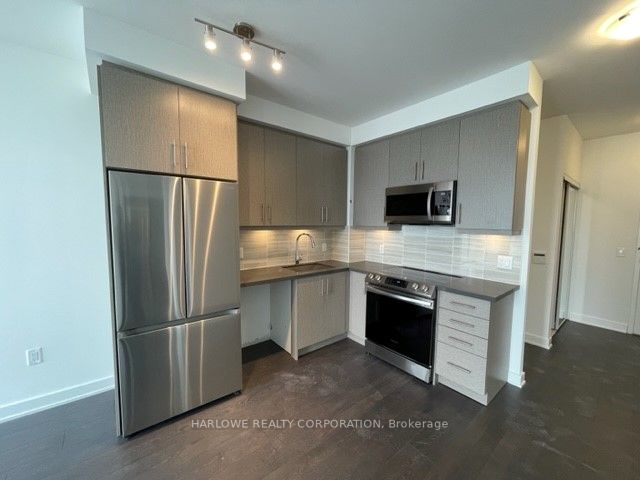 105 Oneida Cres, #2102