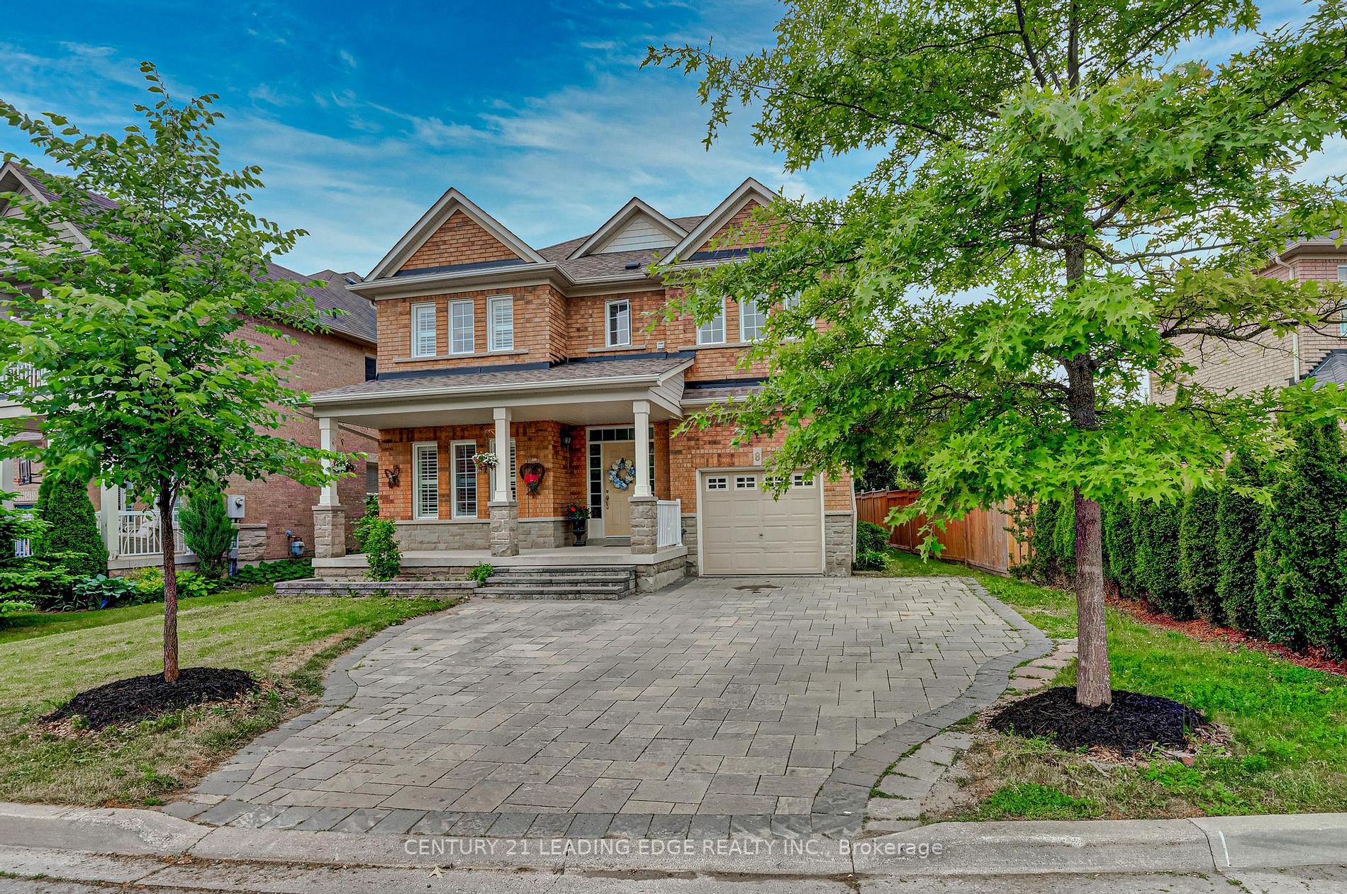 8 Tiger Lily St