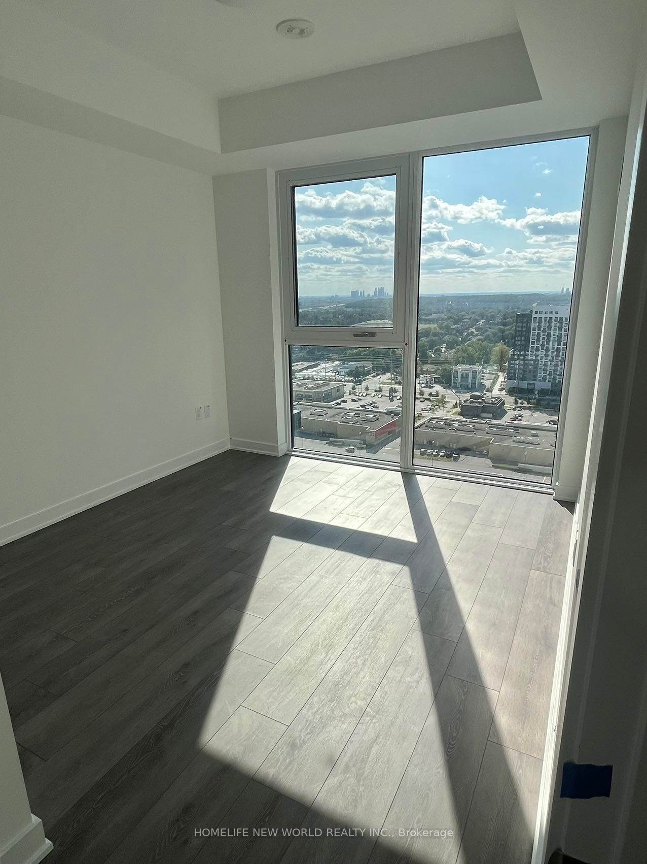105 Oneida Crescent Cres W, #2202