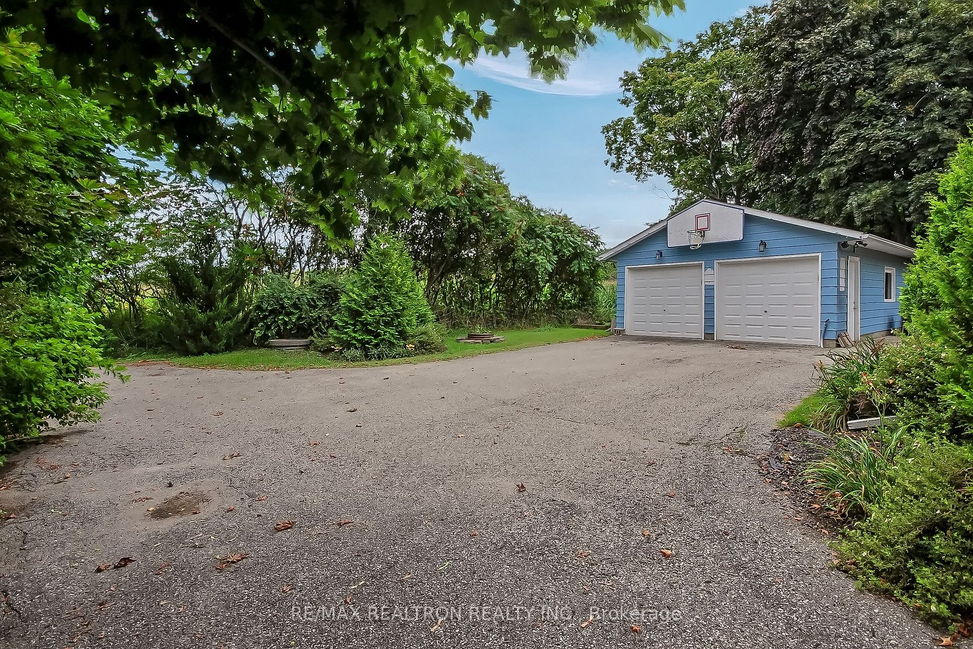 4055 Yonge St