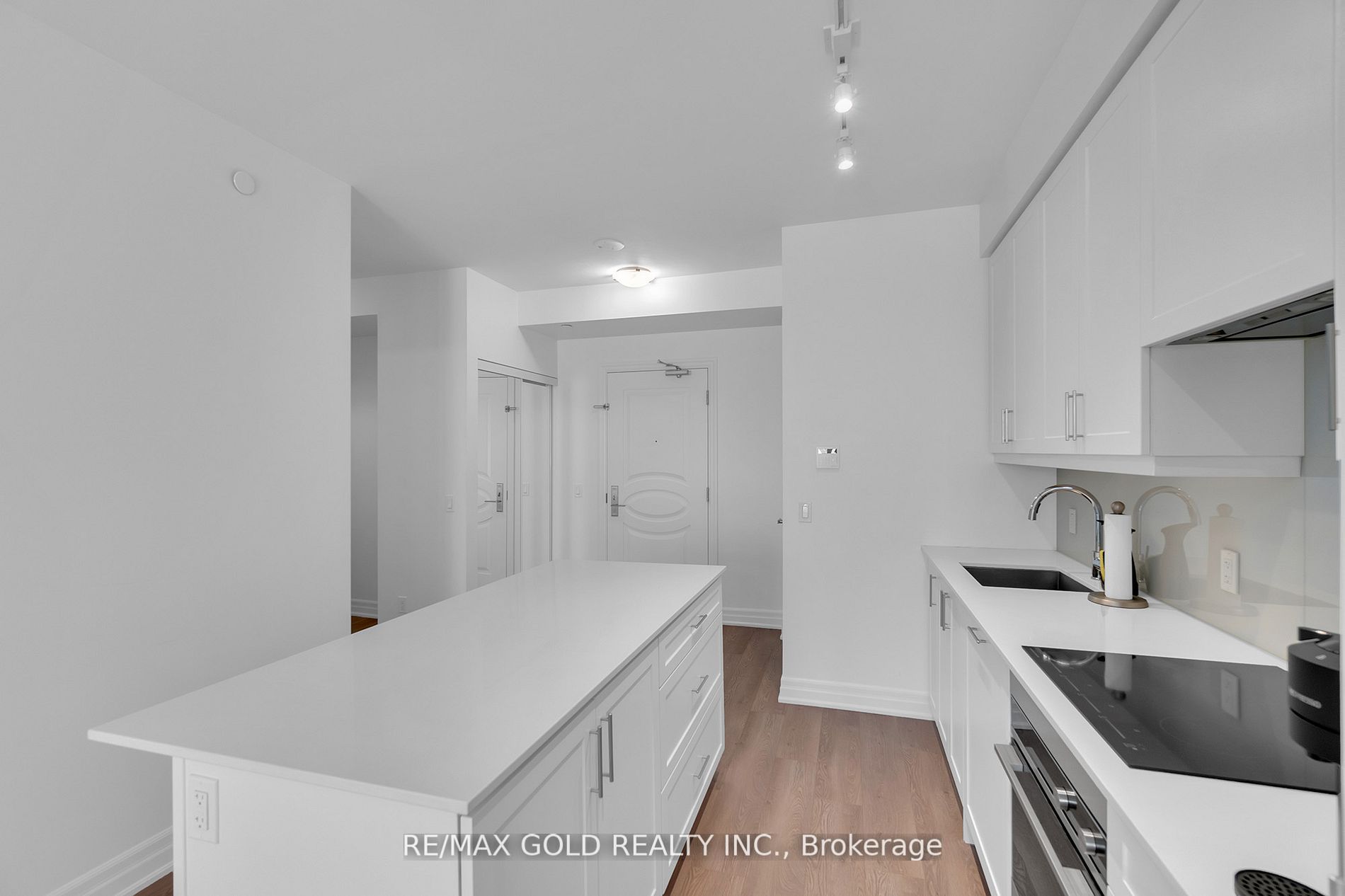 9085 Jane Street, #705