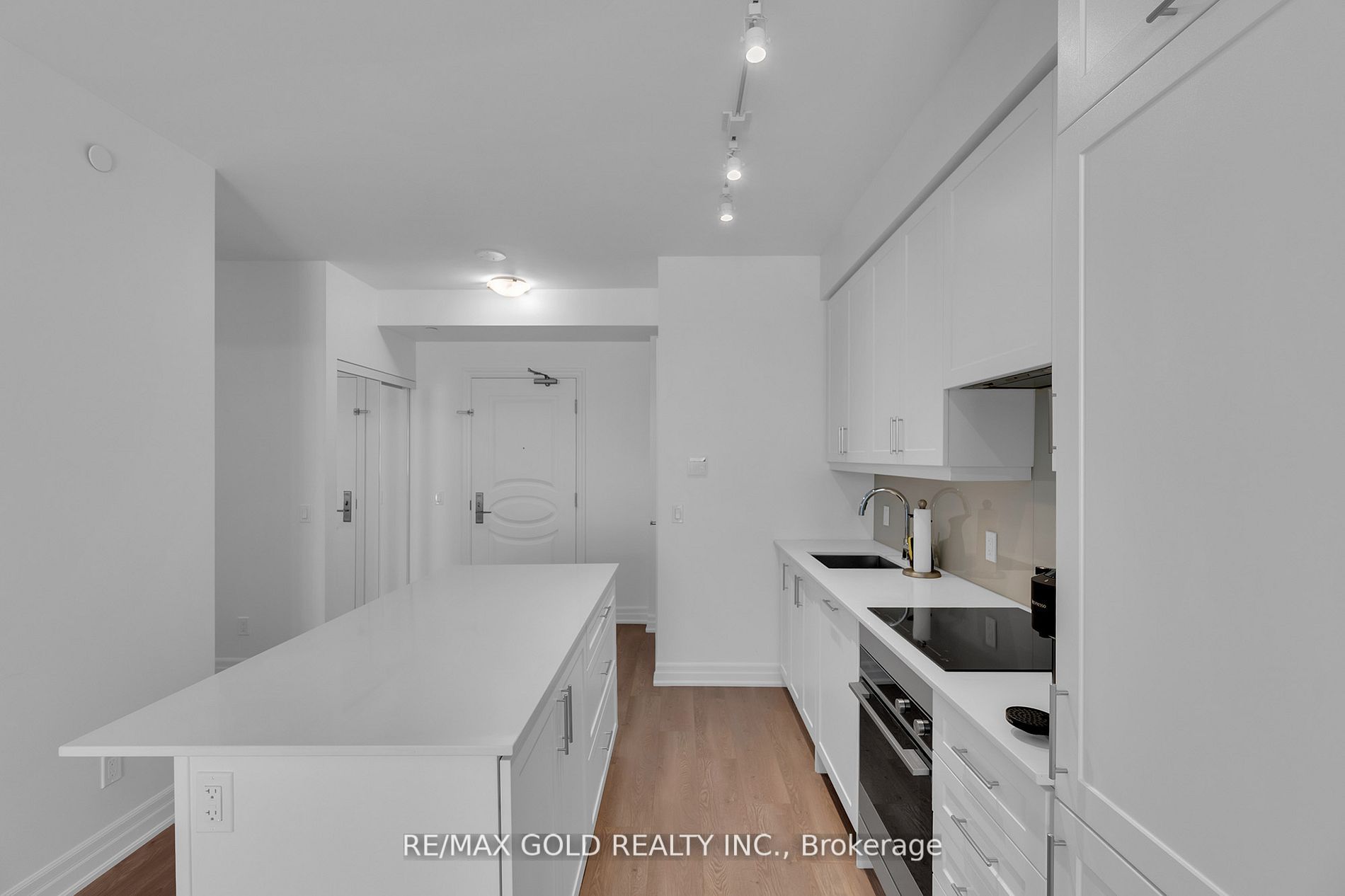 9085 Jane Street, #705
