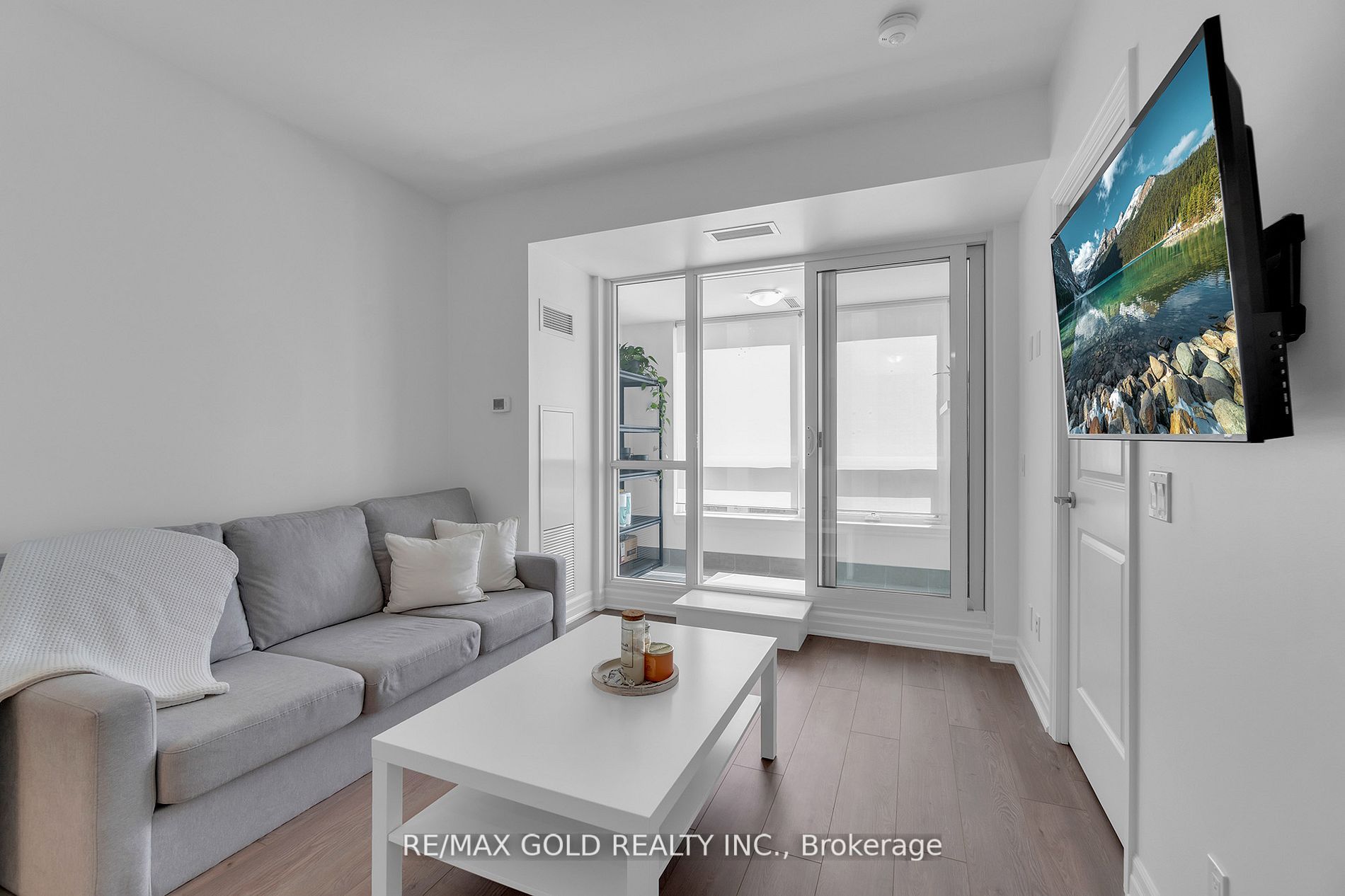 9085 Jane Street, #705