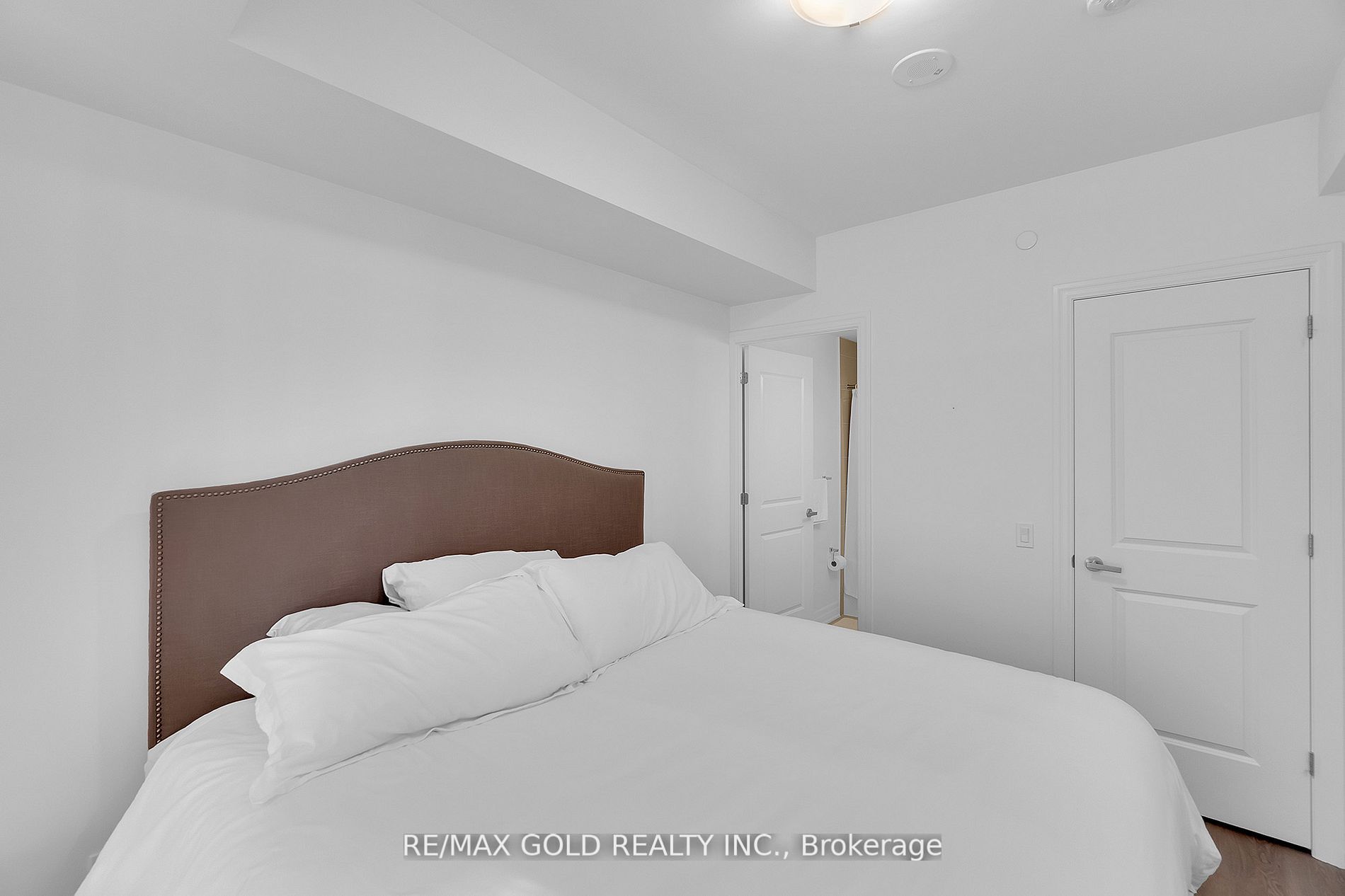 9085 Jane Street, #705