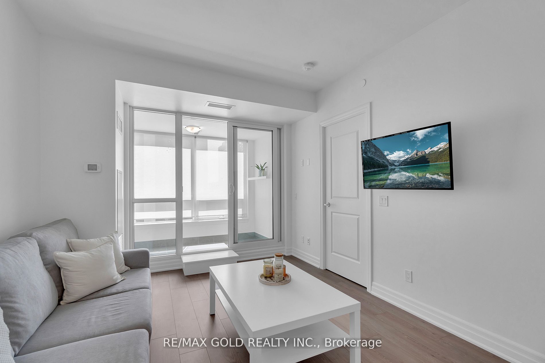 9085 Jane Street, #705