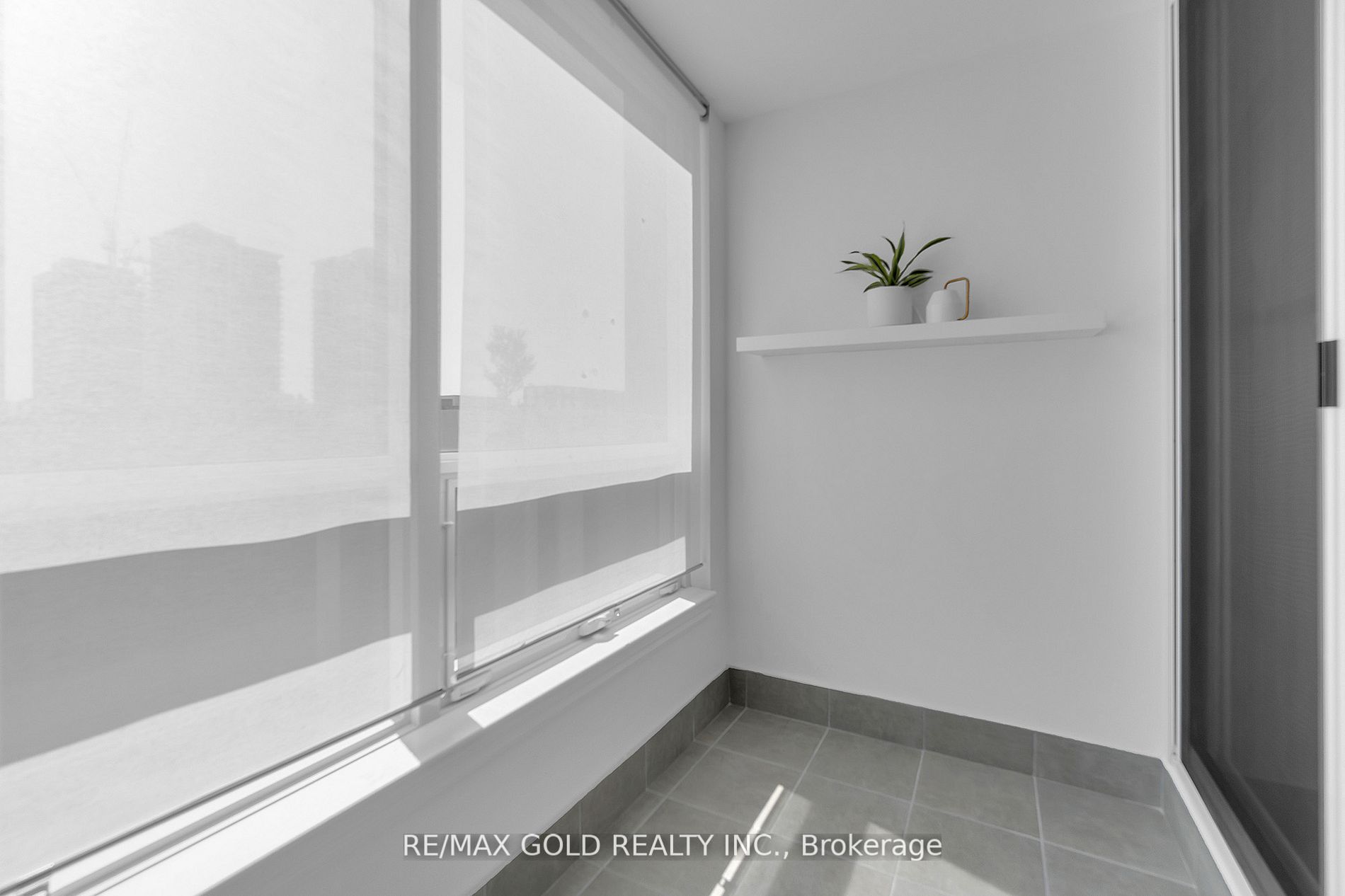 9085 Jane Street, #705