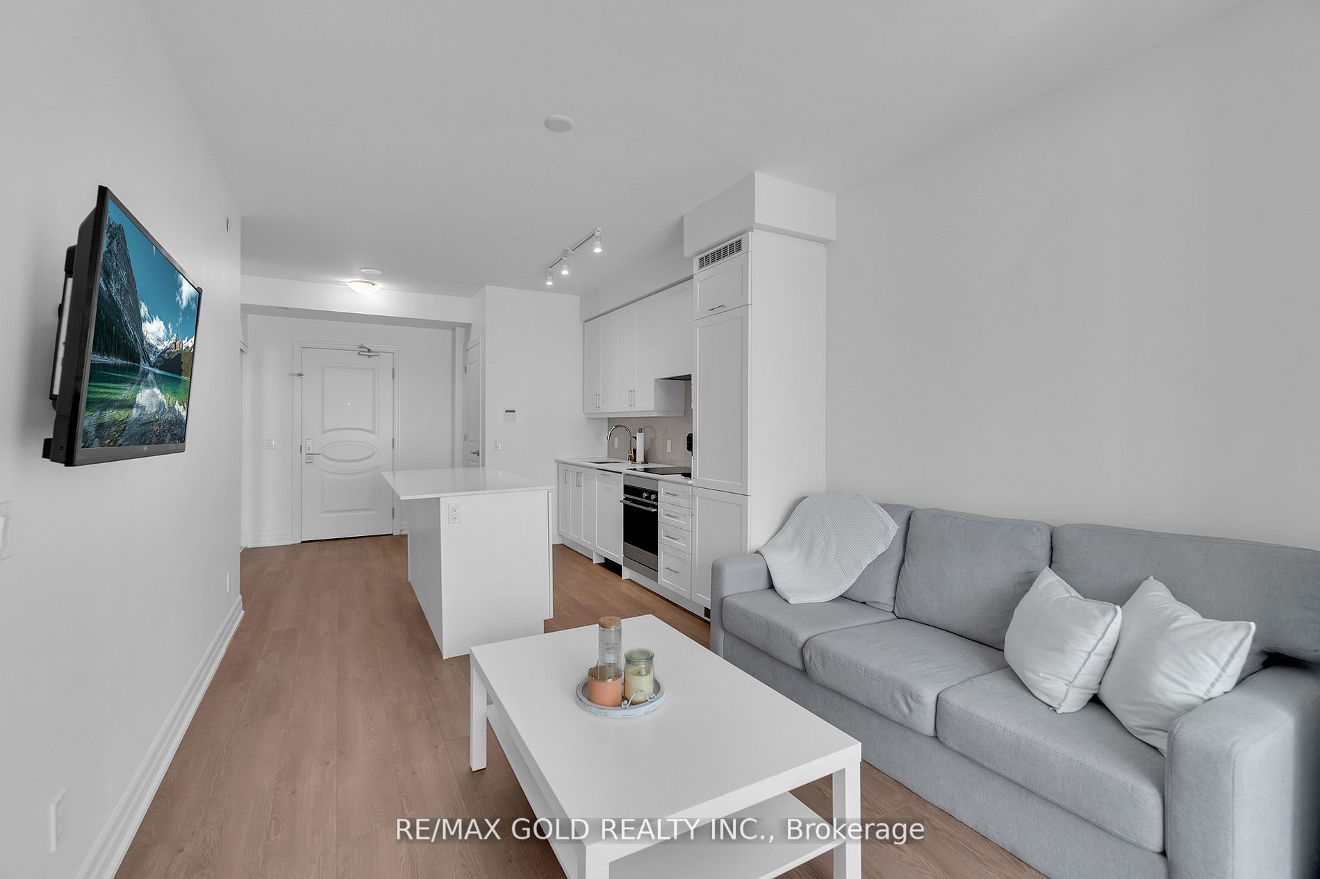 9085 Jane Street, #705