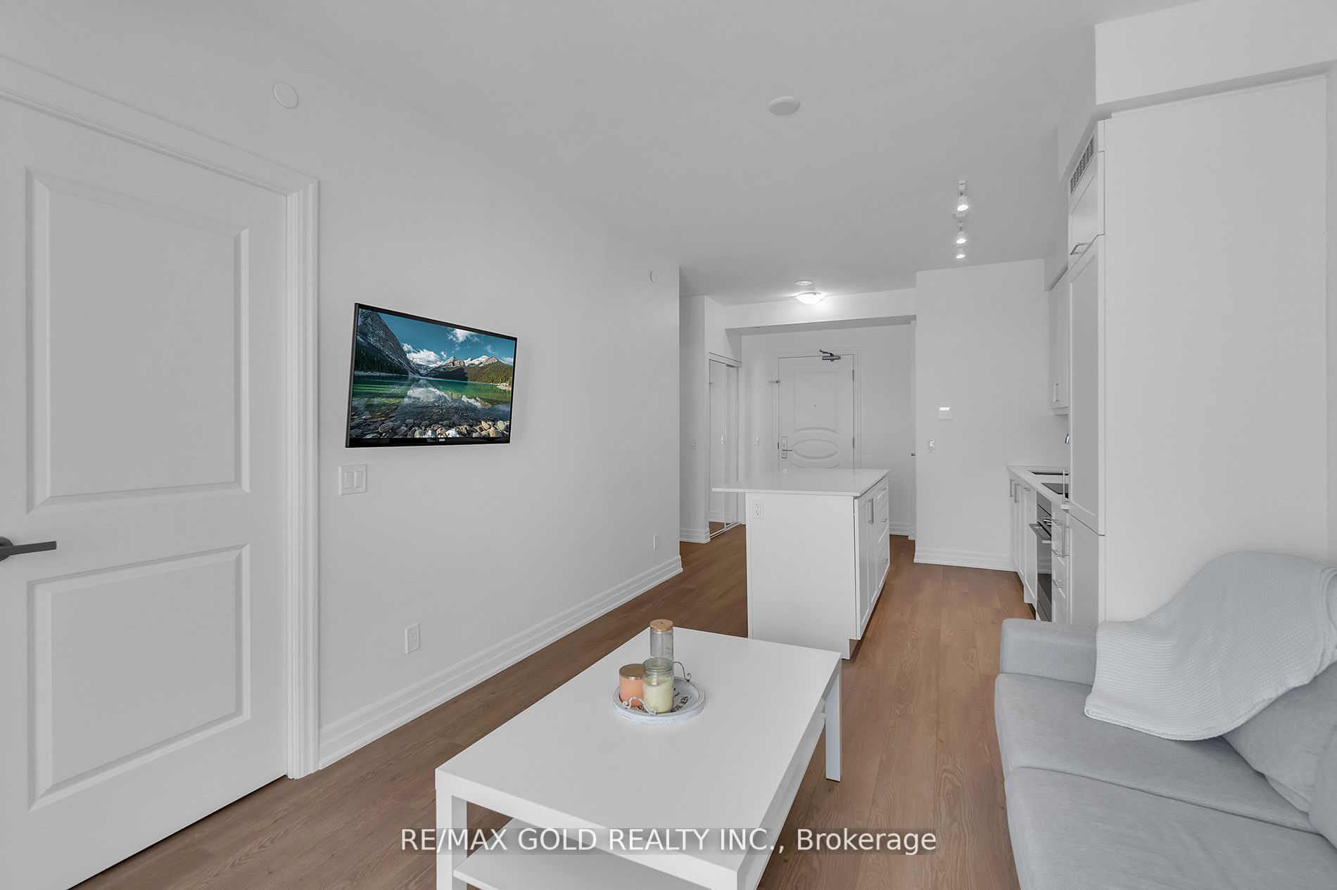 9085 Jane Street, #705