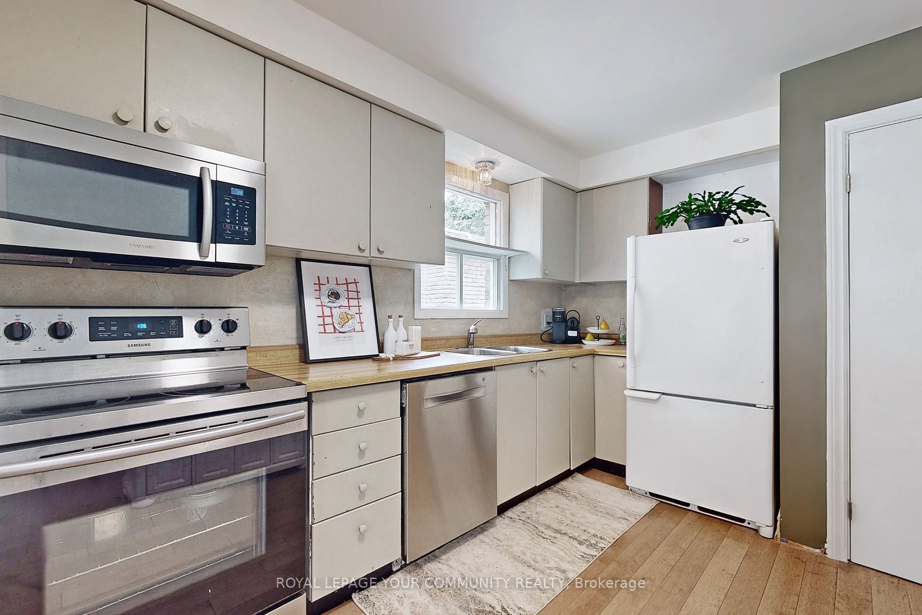 56 Raleigh Cres