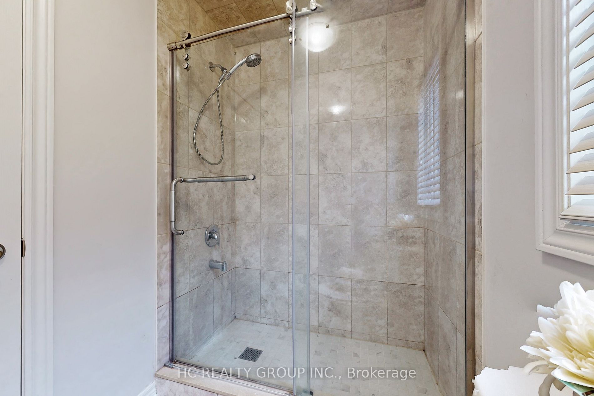 86 Robb Thompson Rd
