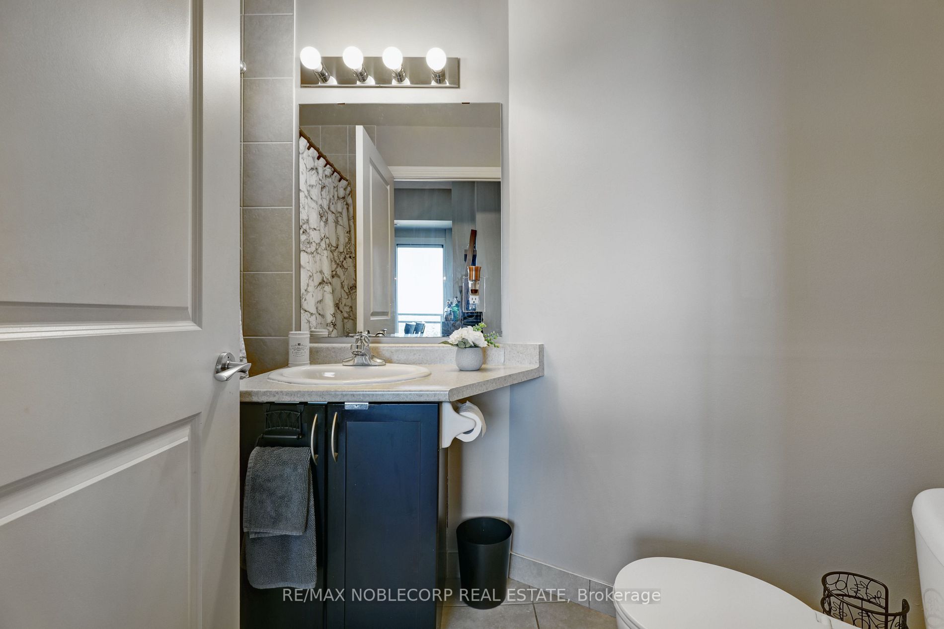 7730 Kipling Ave, #907