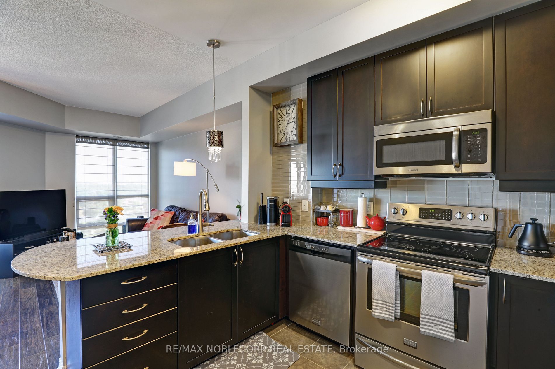 7730 Kipling Ave, #907