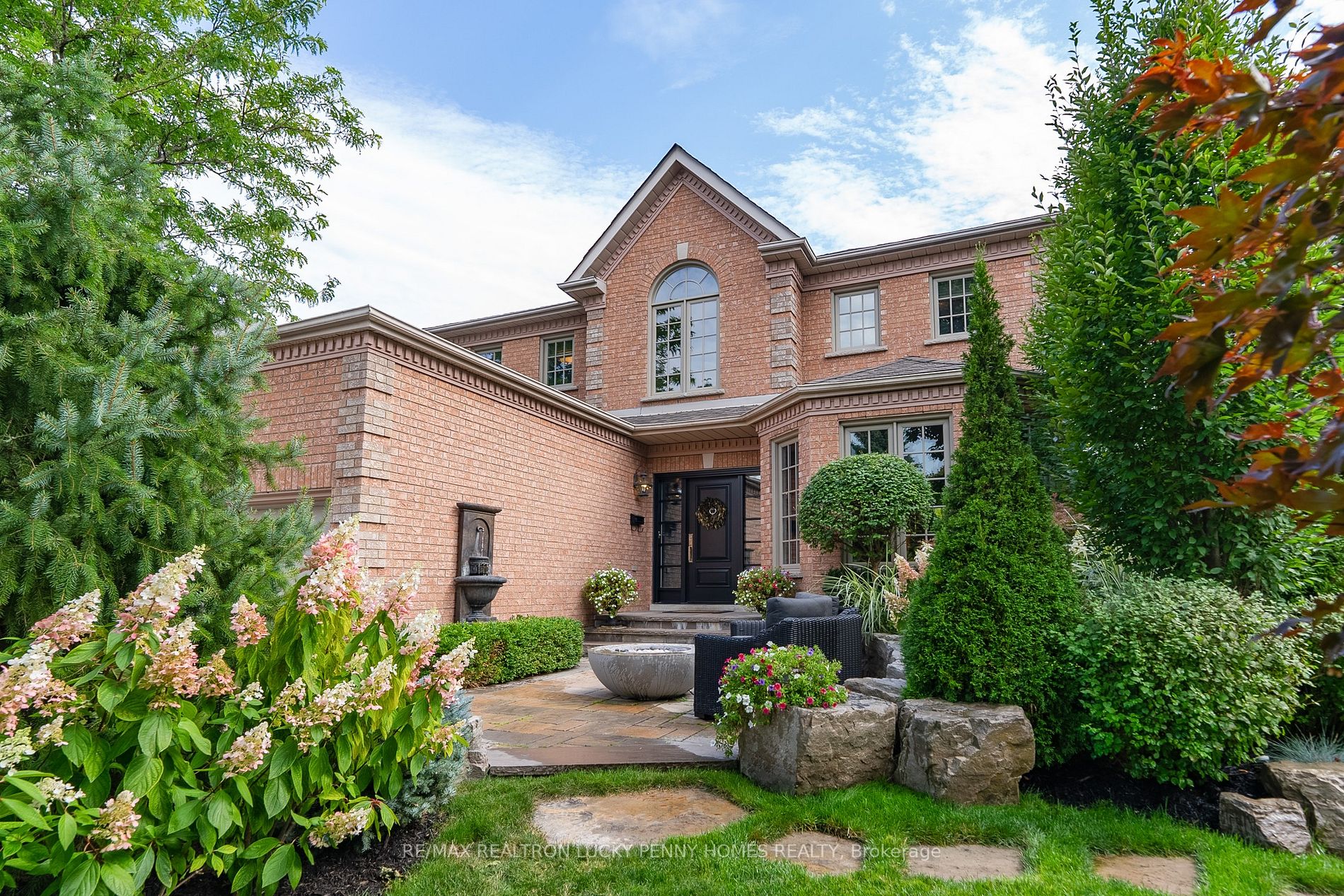 74 Braeside Sq