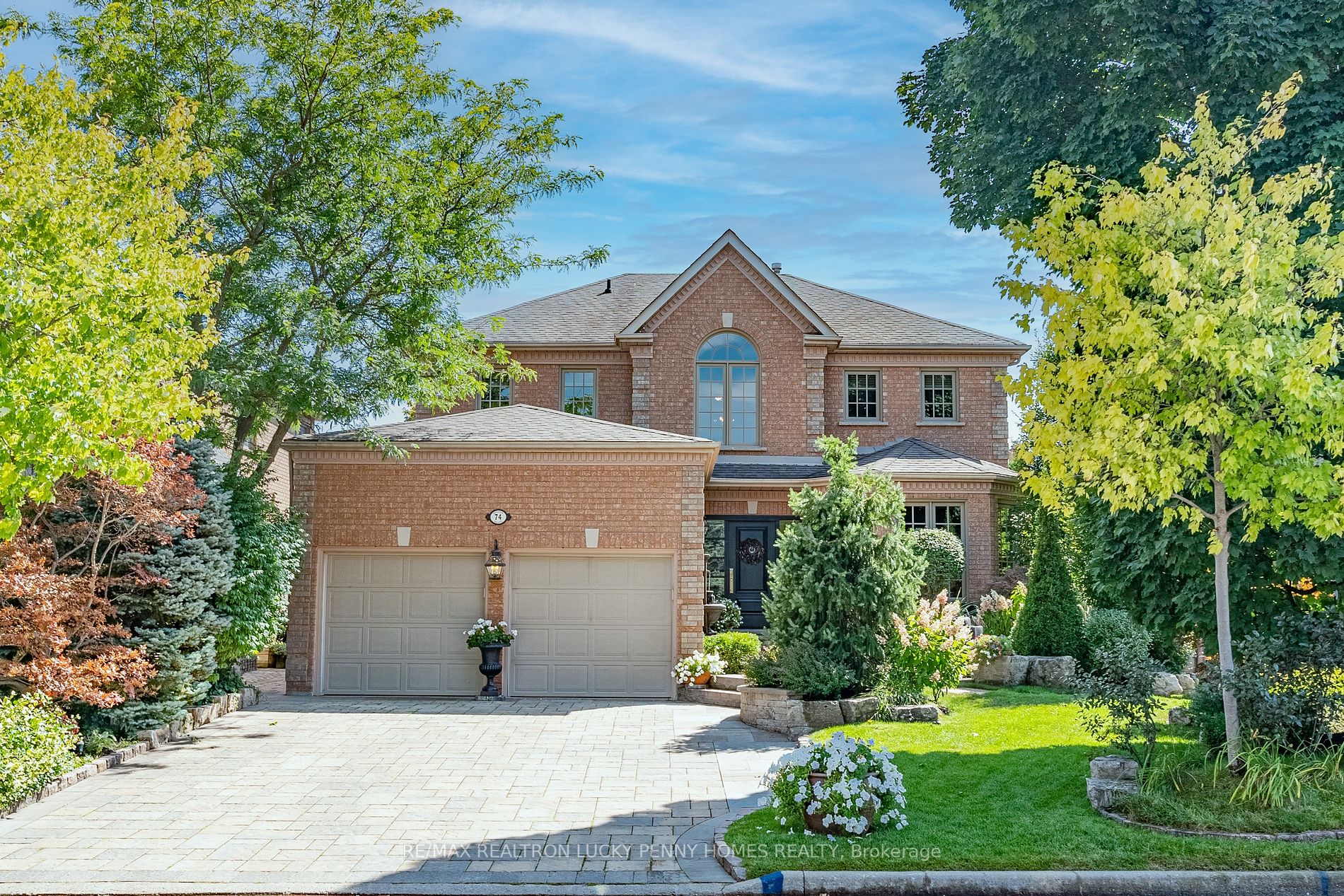 74 Braeside Sq