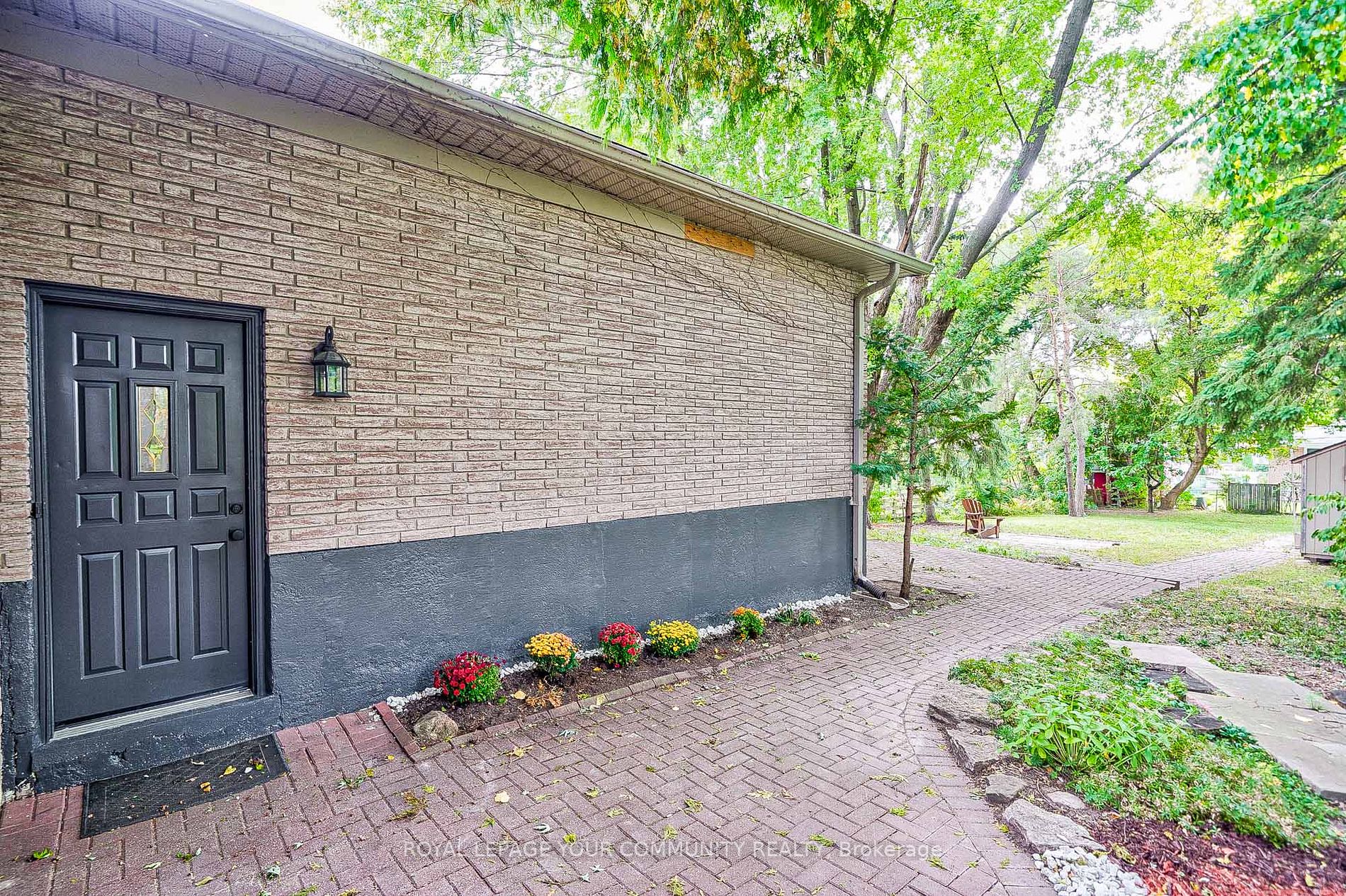 60 Hillview Drive