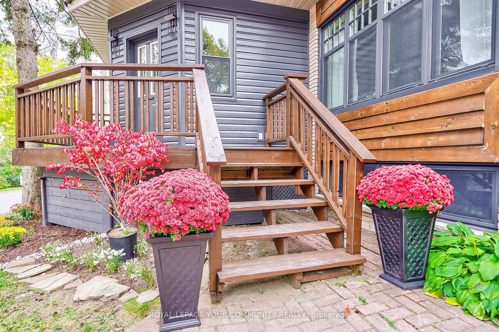 60 Hillview Dr