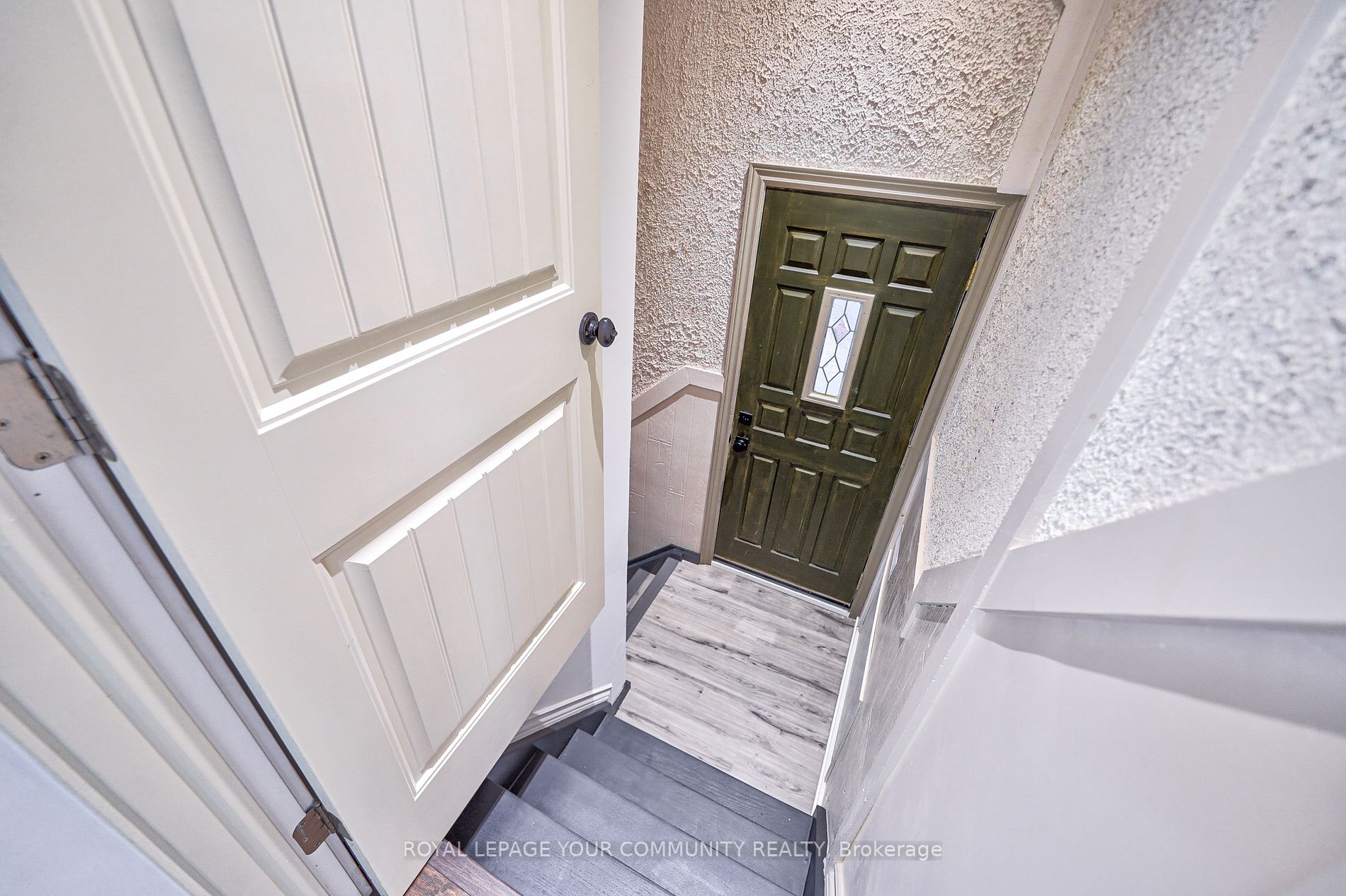 60 Hillview Drive