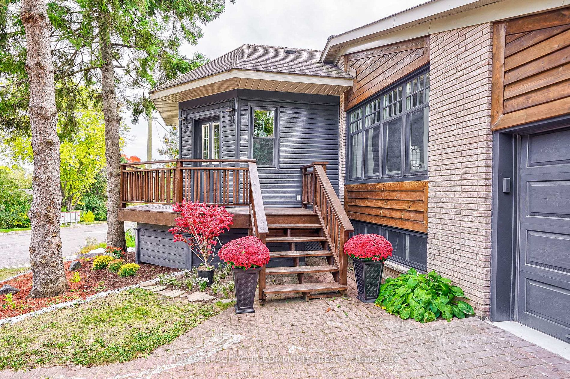 60 Hillview Dr